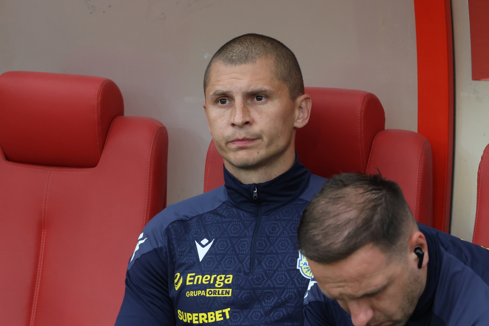 Żartobliwe porównanie Dawida Szwargi po porażce z Widzewem. "Naszym najdroższym transferem była... sauna"