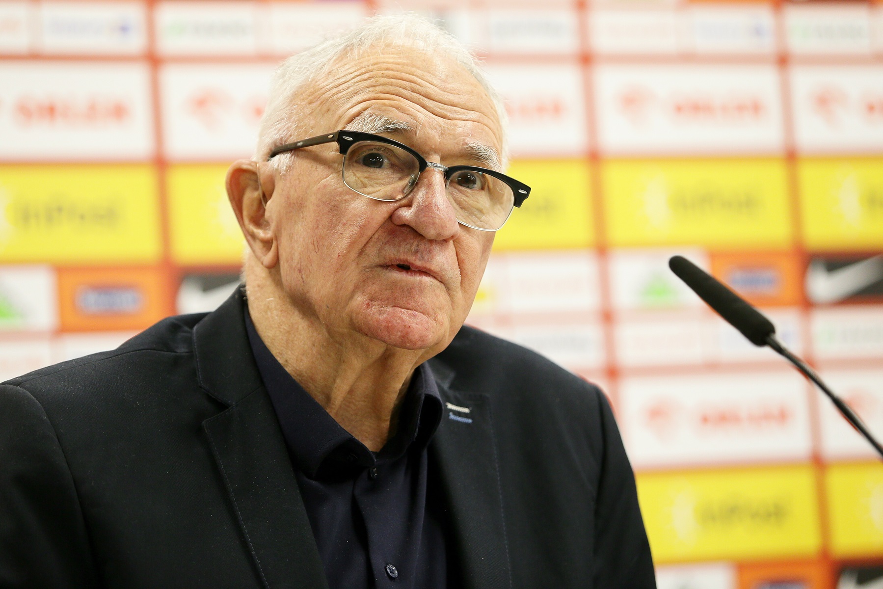 "Aż wstyd bierze". Piechniczek uderzył w polskie kluby