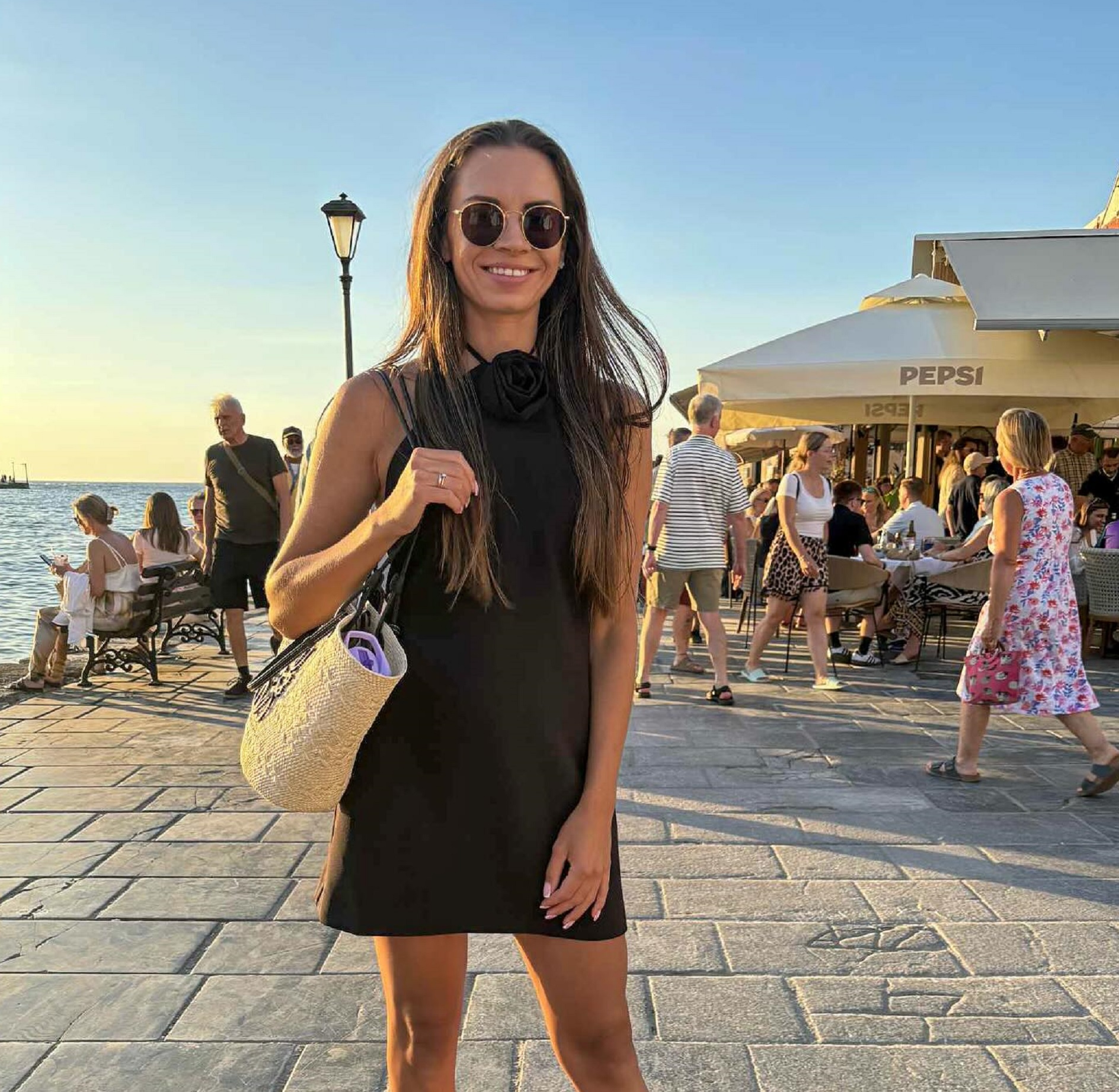 Mieszka z mężem w Grecji. Milczała w sieci prawie dwa lata