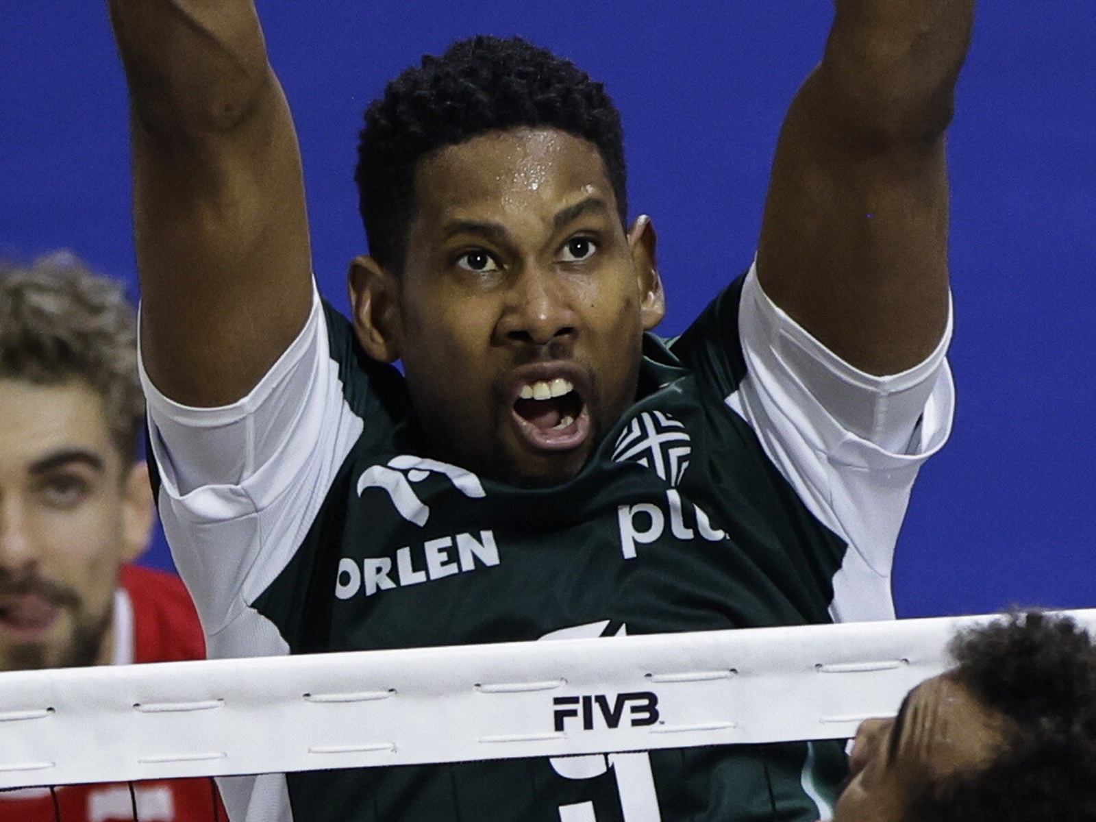 Złapiesz się za głowę. Takie przelewy dostaje Leon