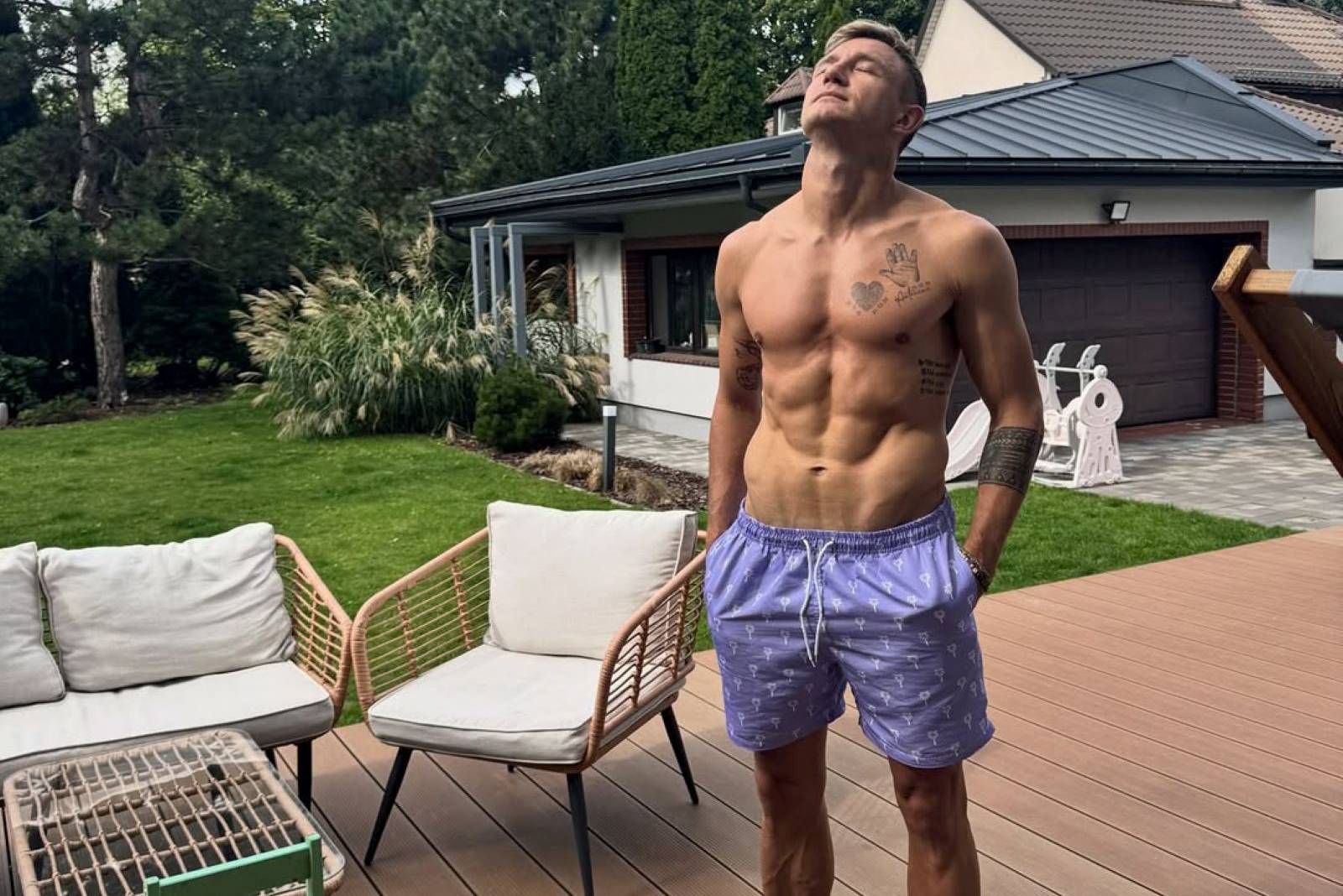 Pokazał się bez koszulki. "Pomimo 39 lat można zadbać o formę"