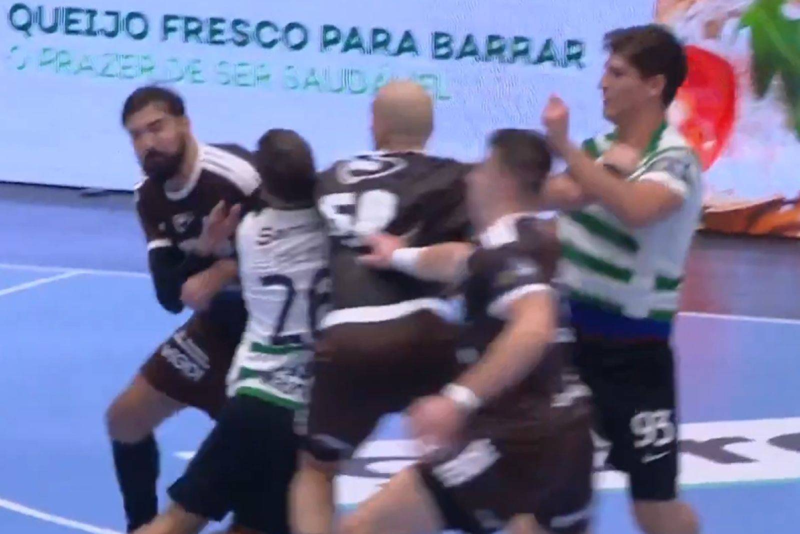 Brutalny atak zawodnika Industrii Kielce. Sędzia pokazał czerwoną kartkę