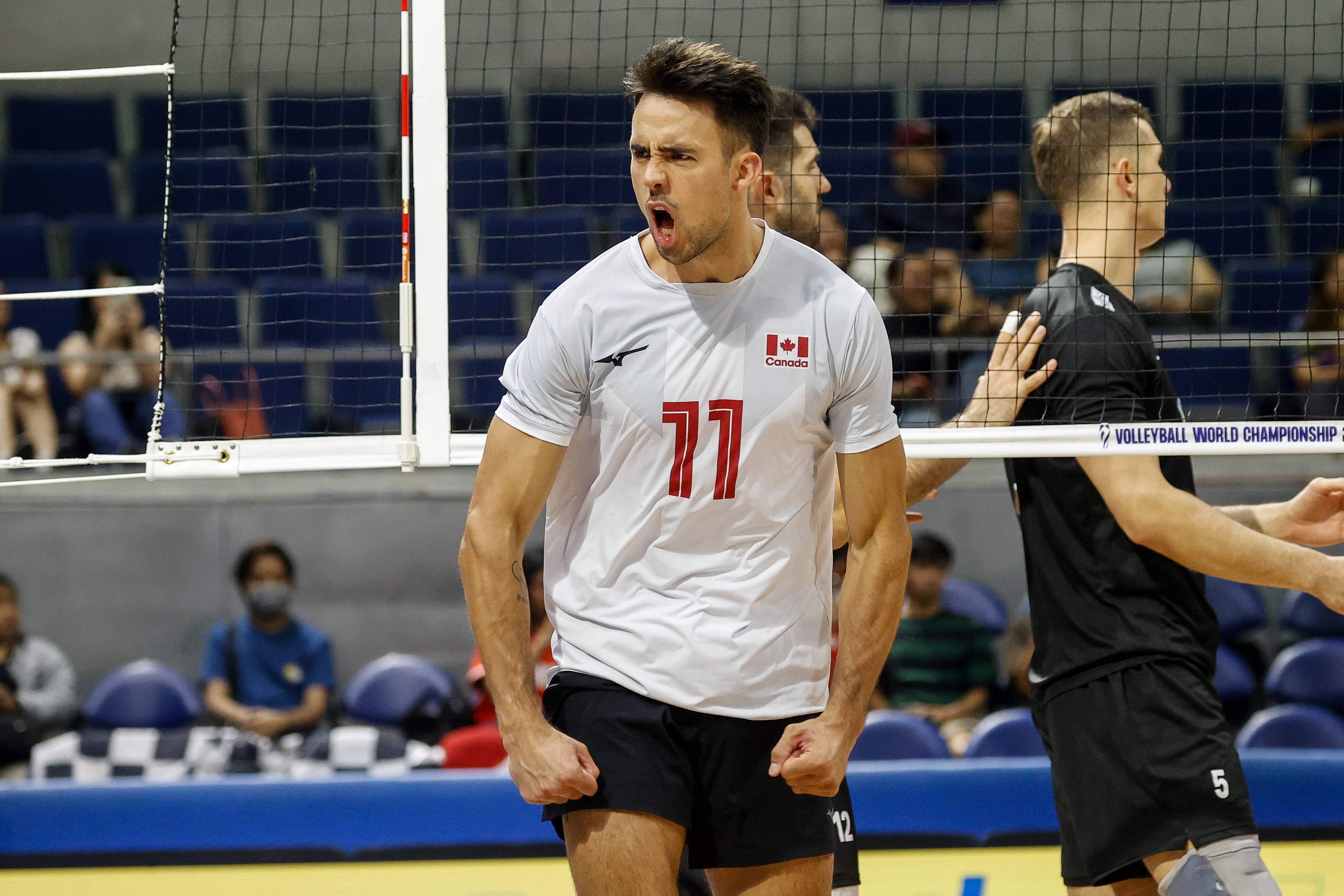 Ma polskie korzenie, gra dla Kanady. Jego dziadkowie uciekli po wojnie