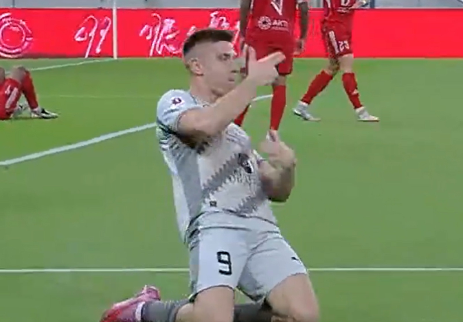 Piątek znów odpalił rewolwery w Katarze. Kosmiczny wynik [WIDEO]