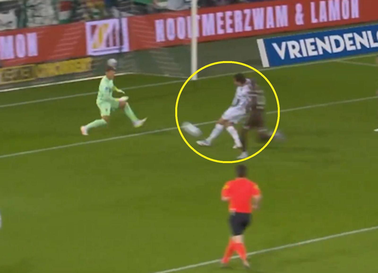 Znakomity dzień Polaków w Holandii. Zawada jak lis pola karnego [WIDEO]