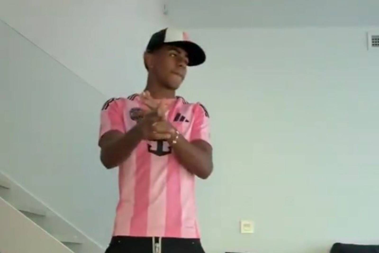 Taniec Yamala robi furorę. W oczy rzuca się jeden szczegół