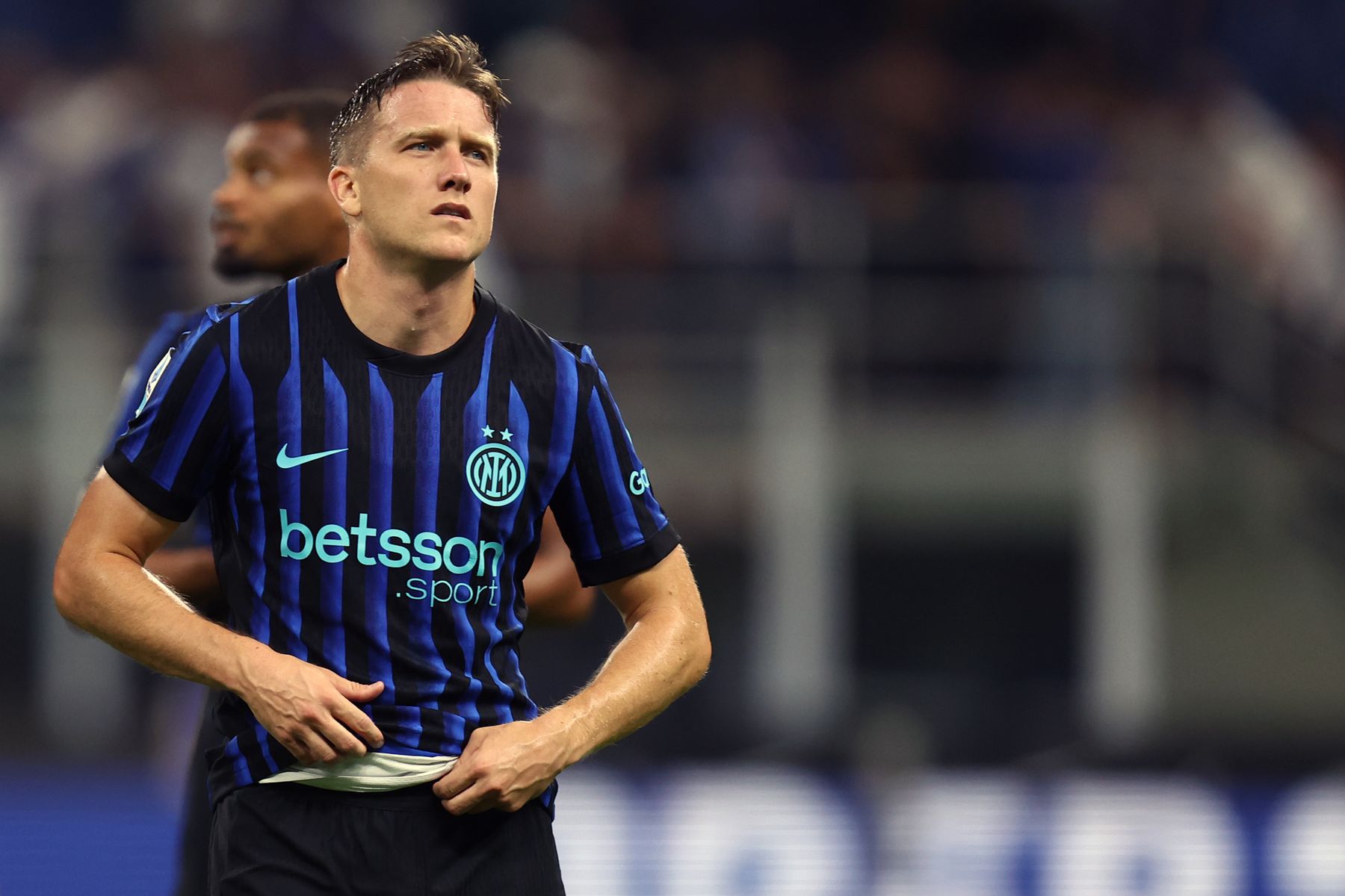 Emocjonująca końcówka w Mediolanie. Trudna sytuacja Piotra Zielińskiego