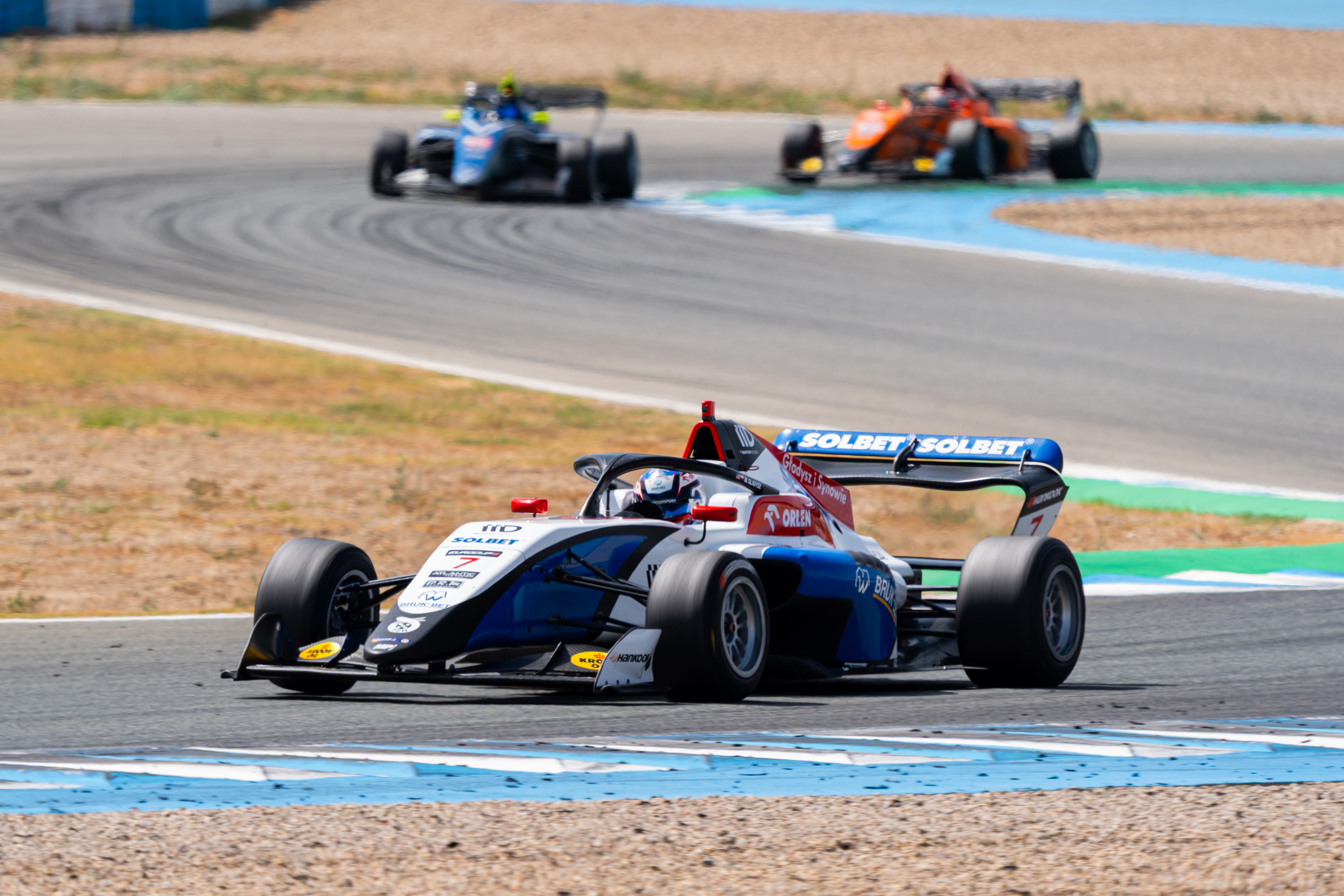 Punkty Gładysza w Hiszpanii. Wymagający weekend 17-latka