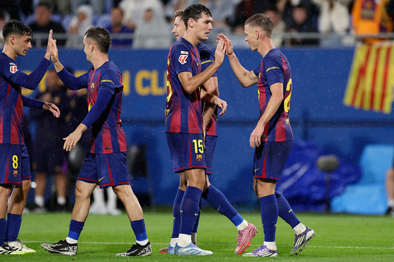 Bunt w Barcelonie. Wskazali dwa nazwiska. Oto czego domagają się od Flicka