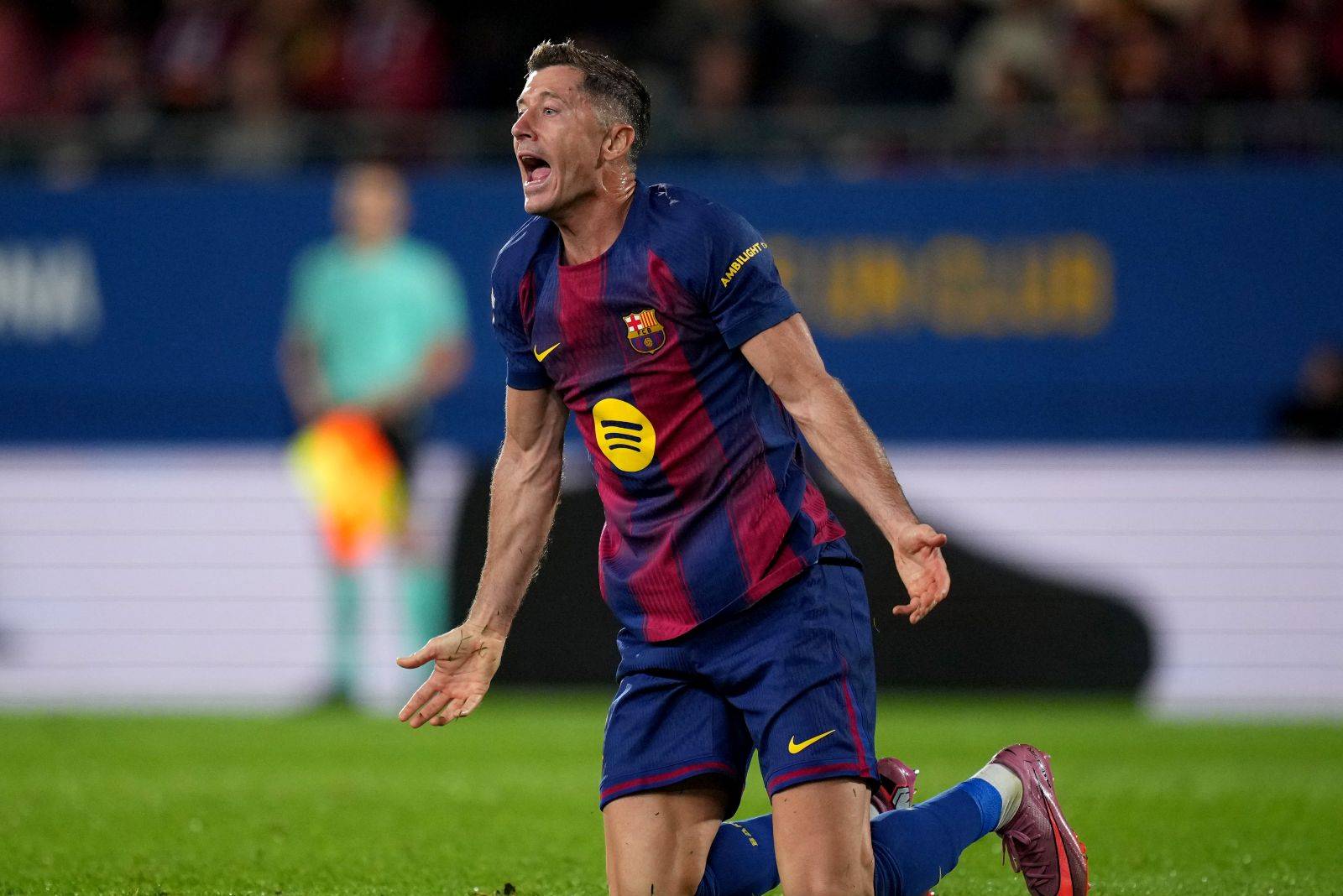 Hiszpanie nie certolą się z Lewandowskim. "Stał się problemem"