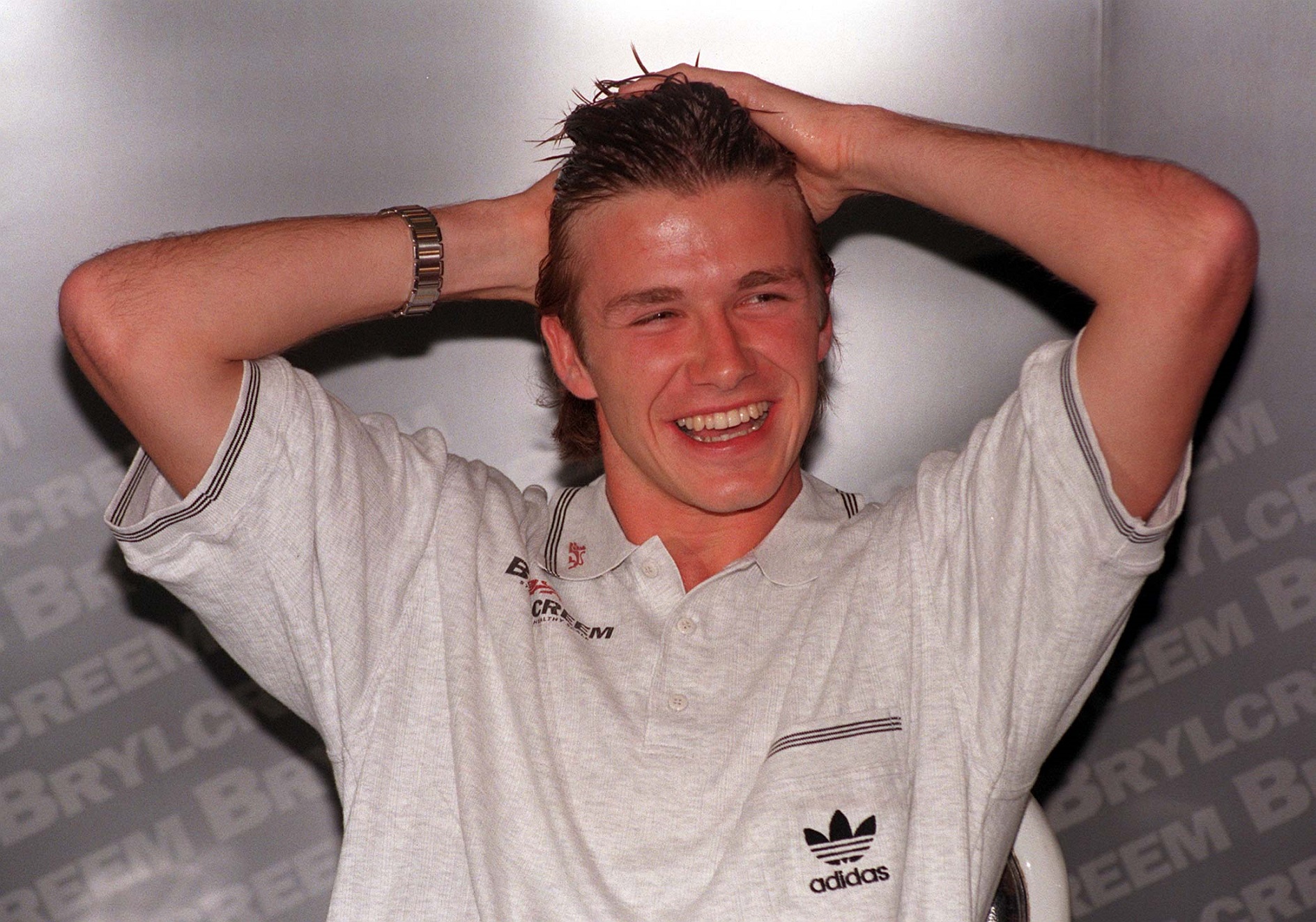 Dziś "facet jak z okładki". Nie każdy wie, jak wyglądał 30 lat temu