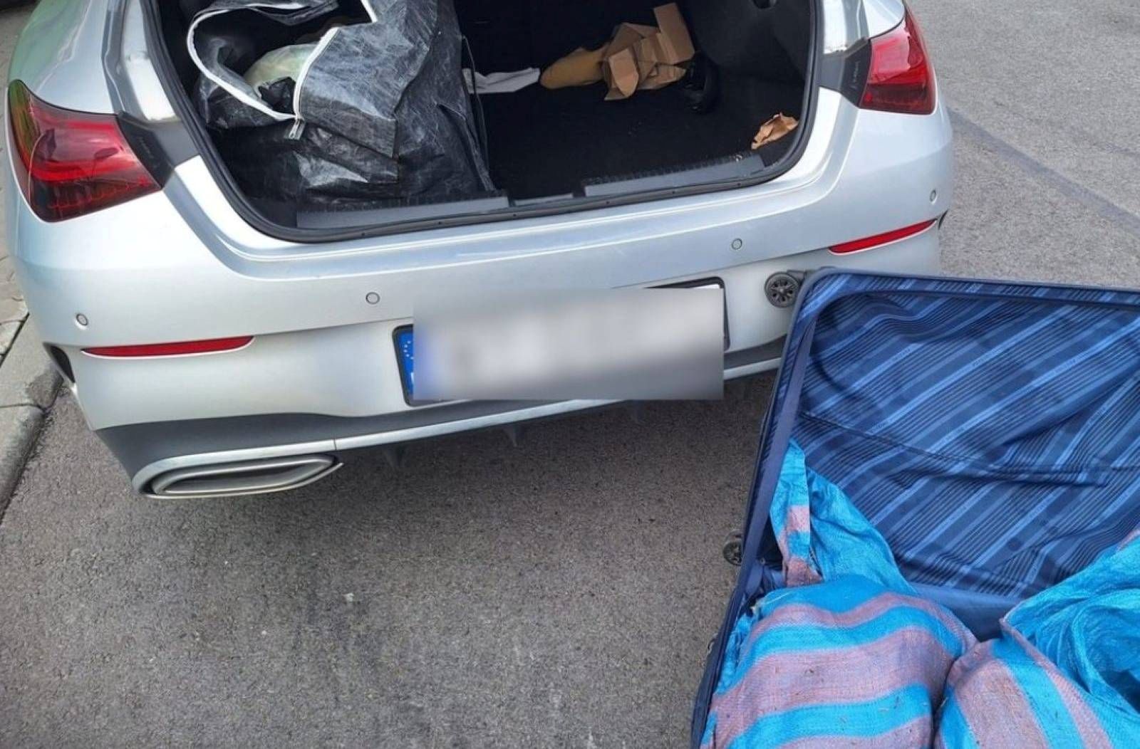 Przejęte 100 kg narkotyków. Pseudokibice zatrzymani na A4