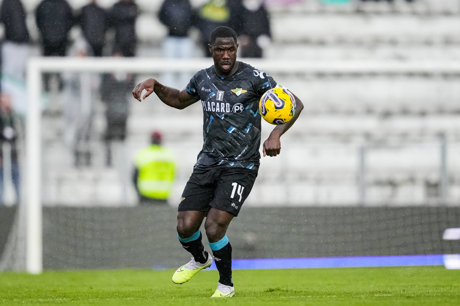 Miał trafić do Ekstraklasy, nie dostał wizy. Media ujawniają: sfałszował dane