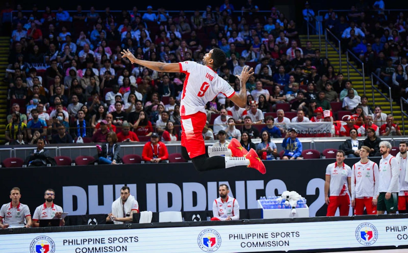 Była równo 17:00. Trzy słowa od Leona