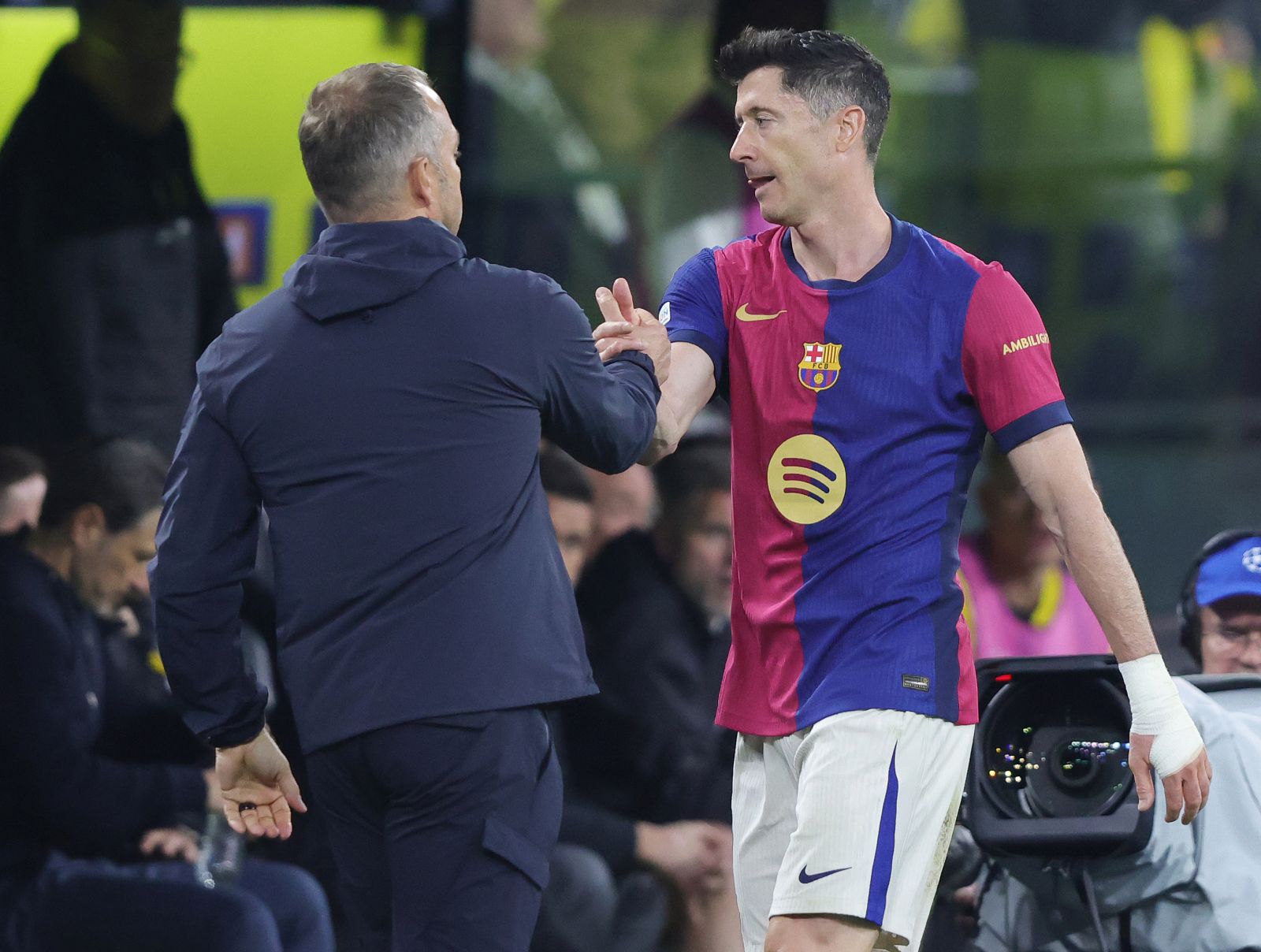 Flick znowu namiesza w składzie? Hiszpanie donoszą, co z Lewandowskim