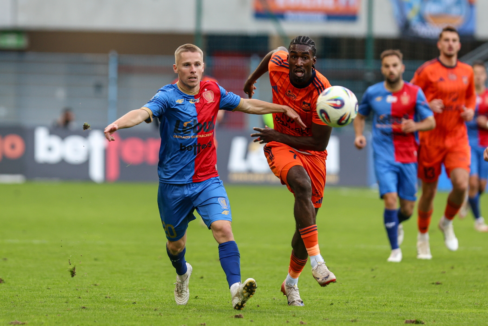 Piłkarz Piasta uderza w sędziów. "Coś musieli wyczarować"