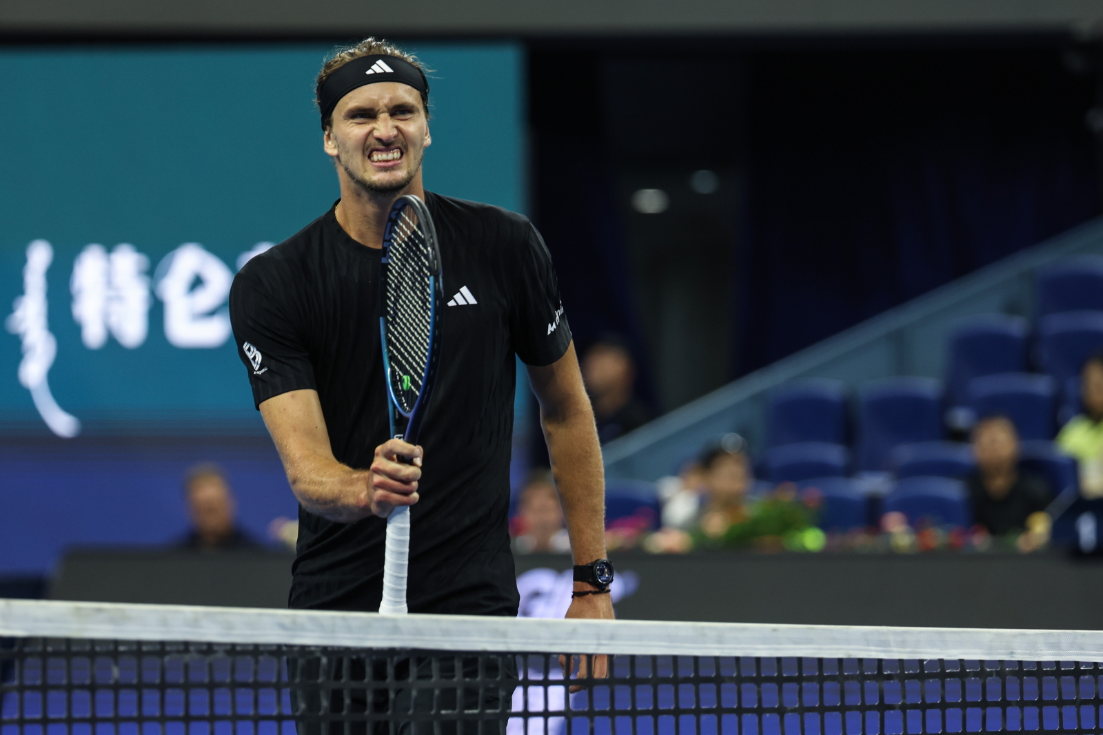 Alexander Zverev doprowadził do hitu. Lorenzo Musetti wygrał i przeprosił