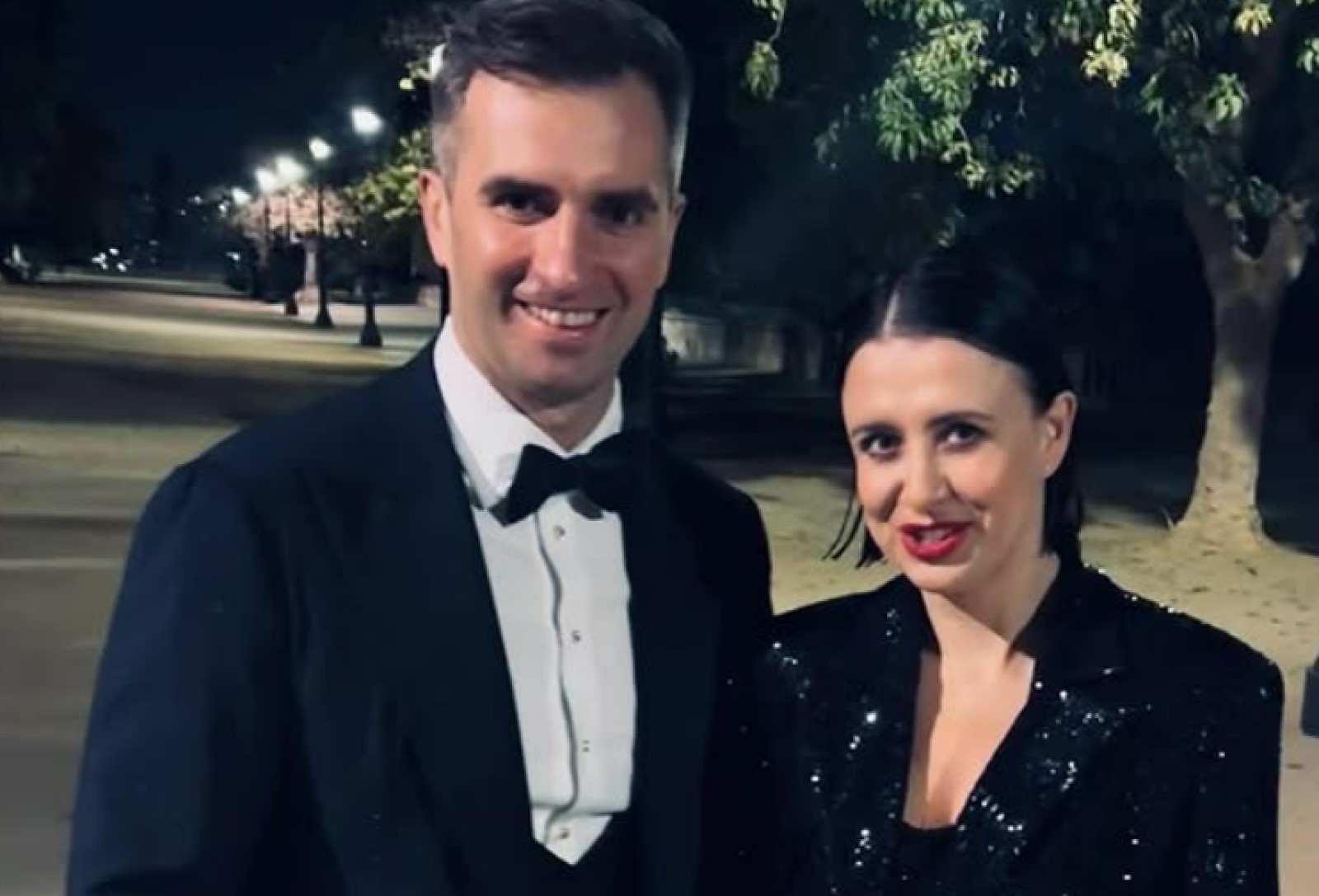 Siostra "Lewego" zapozowała z mężem. Mało kto wie, czym się zajmuje