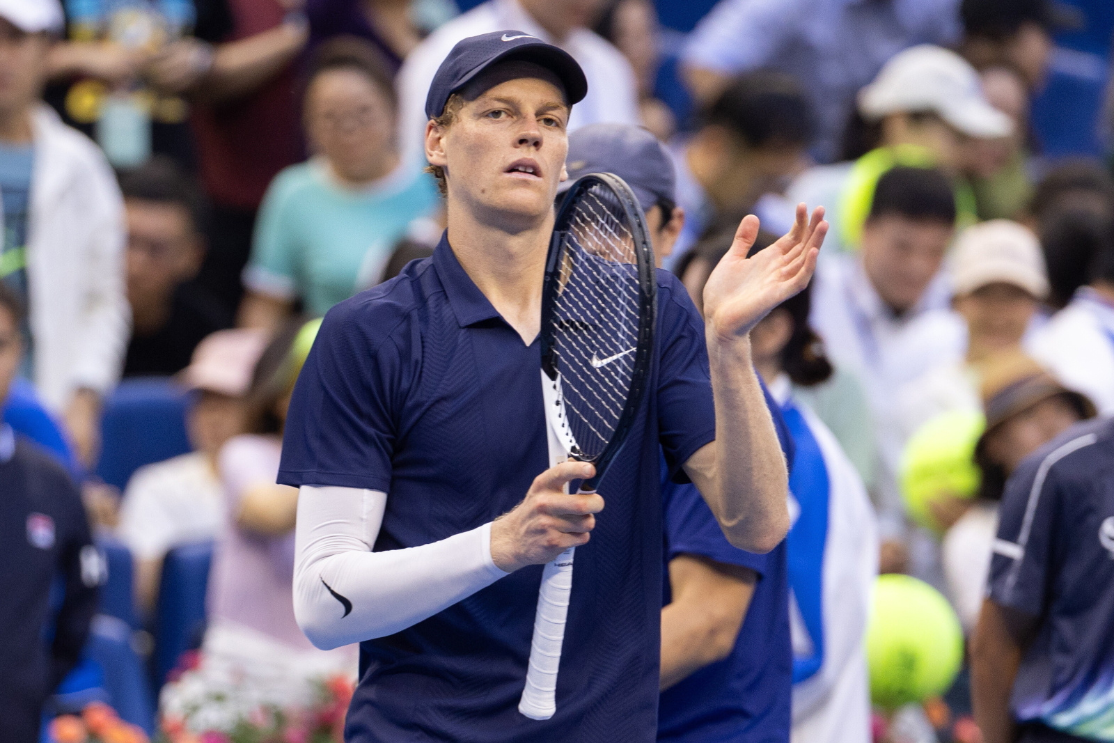 Trzeci z rzędu finał Jannika Sinnera w Pekinie. Niecodzienny mecz i porażka gwiazdora