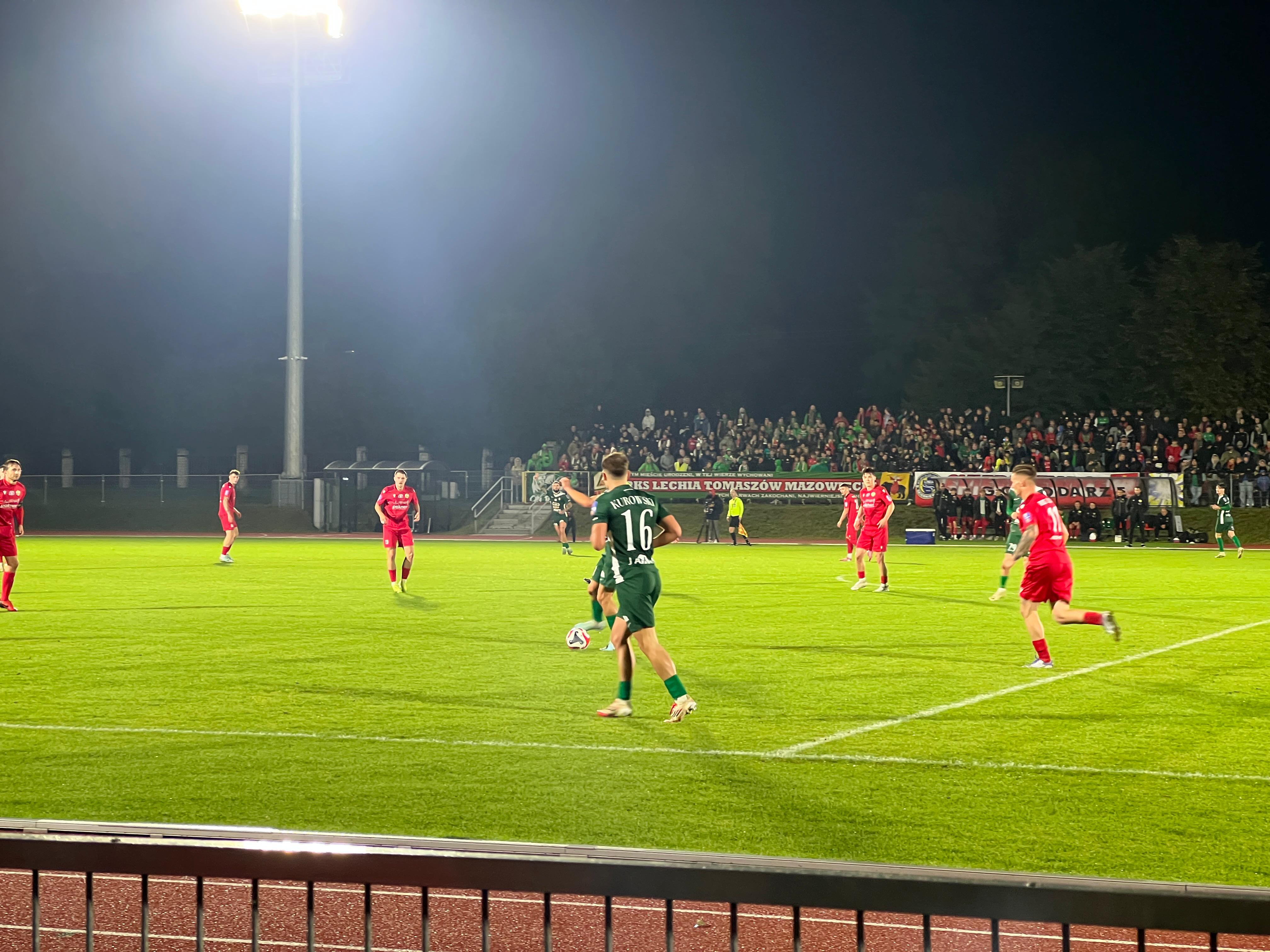 Grali w dziesięciu, wymęczyli awans. Śląsk Wrocław zepsuł święto w Tomaszowie Mazowieckim