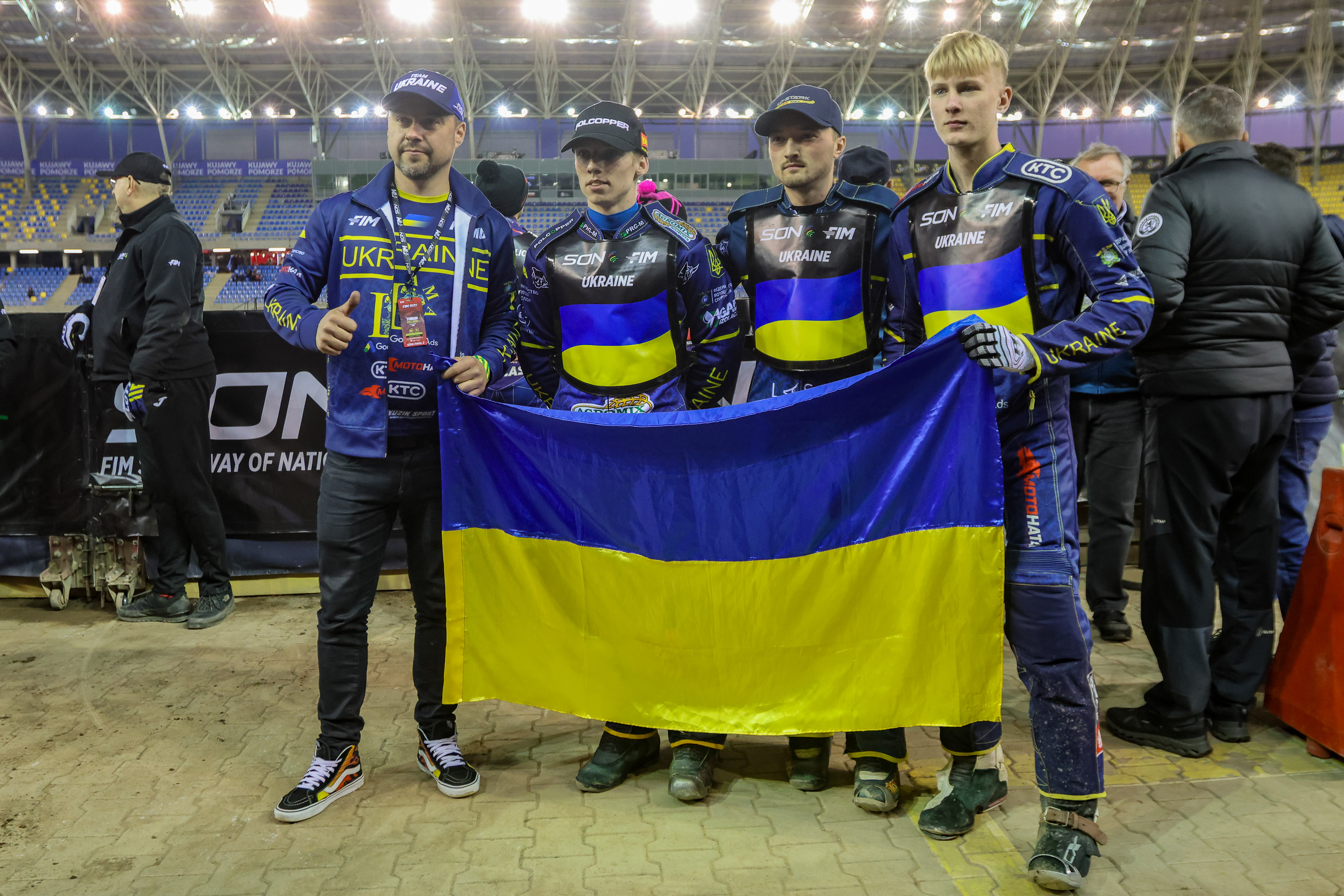 W jego ojczyźnie trwa wojna. Takie wiadomości dostawał od znajomych z frontu