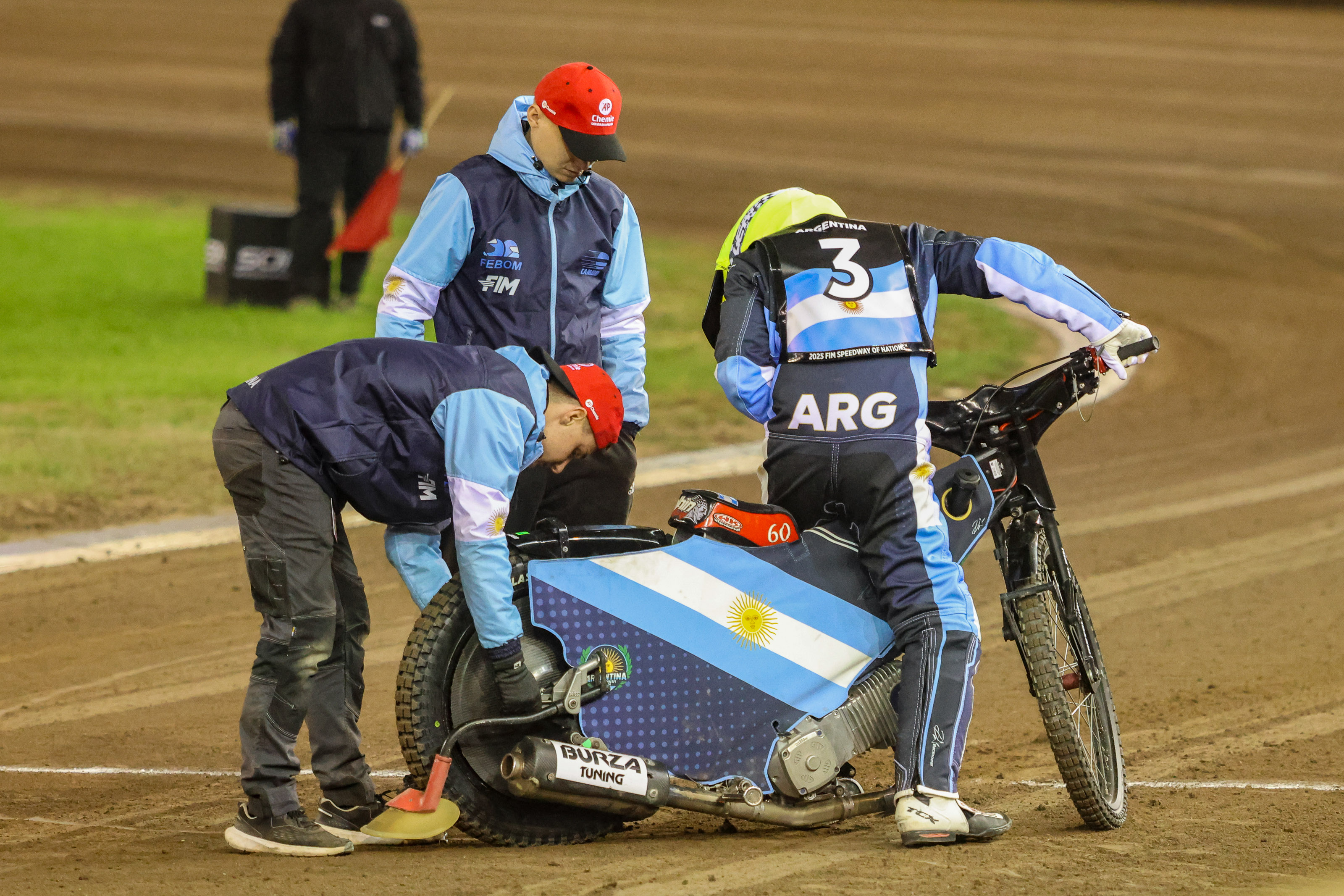 Żużel. Były zawodnik Kolejarza wygrał w Bolivar. Fatalna kontuzja młodego zawodnika