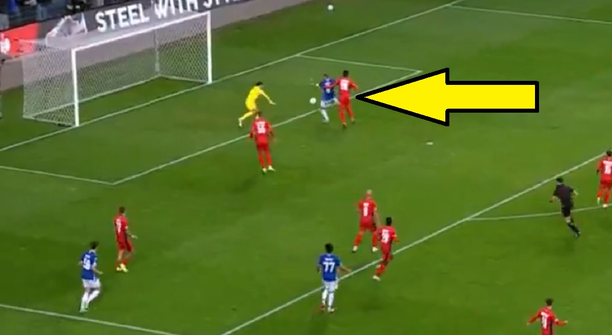 Bramkarz Rapidu nie dojechał. Lech bezlitośnie punktuje Austriaków