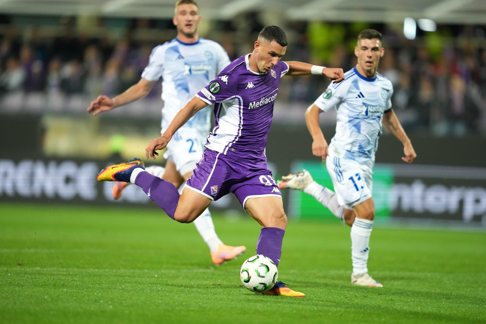 Dobry start Fiorentiny. Dwie demolki w Lidze Konferencji
