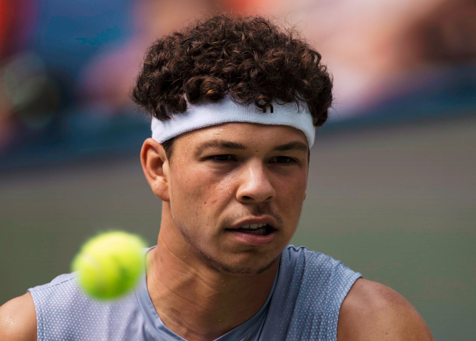 Pierwsze niespodzianki w Szanghaju. Dwaj Amerykanie już za burtą