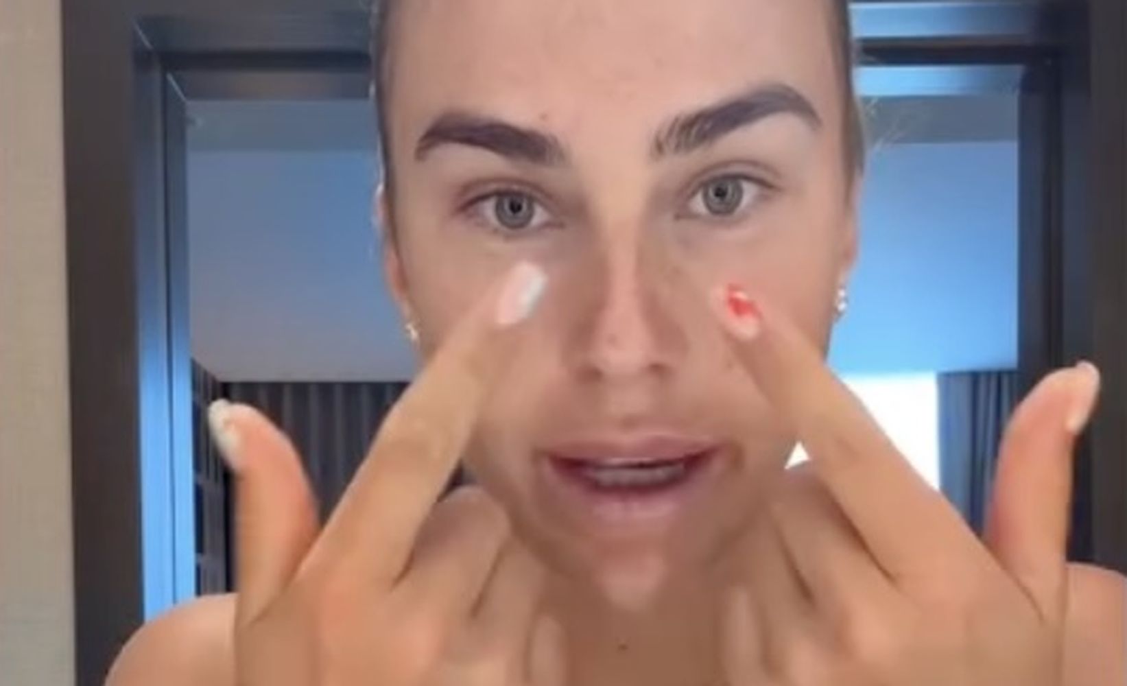 "Skóra 55-latki". Sabalenka ma poważny problem