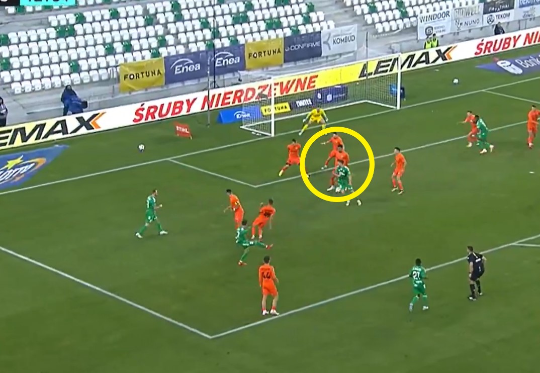 Rocha znów trafił dla Radomiaka. Niefortunna interwencja [WIDEO]