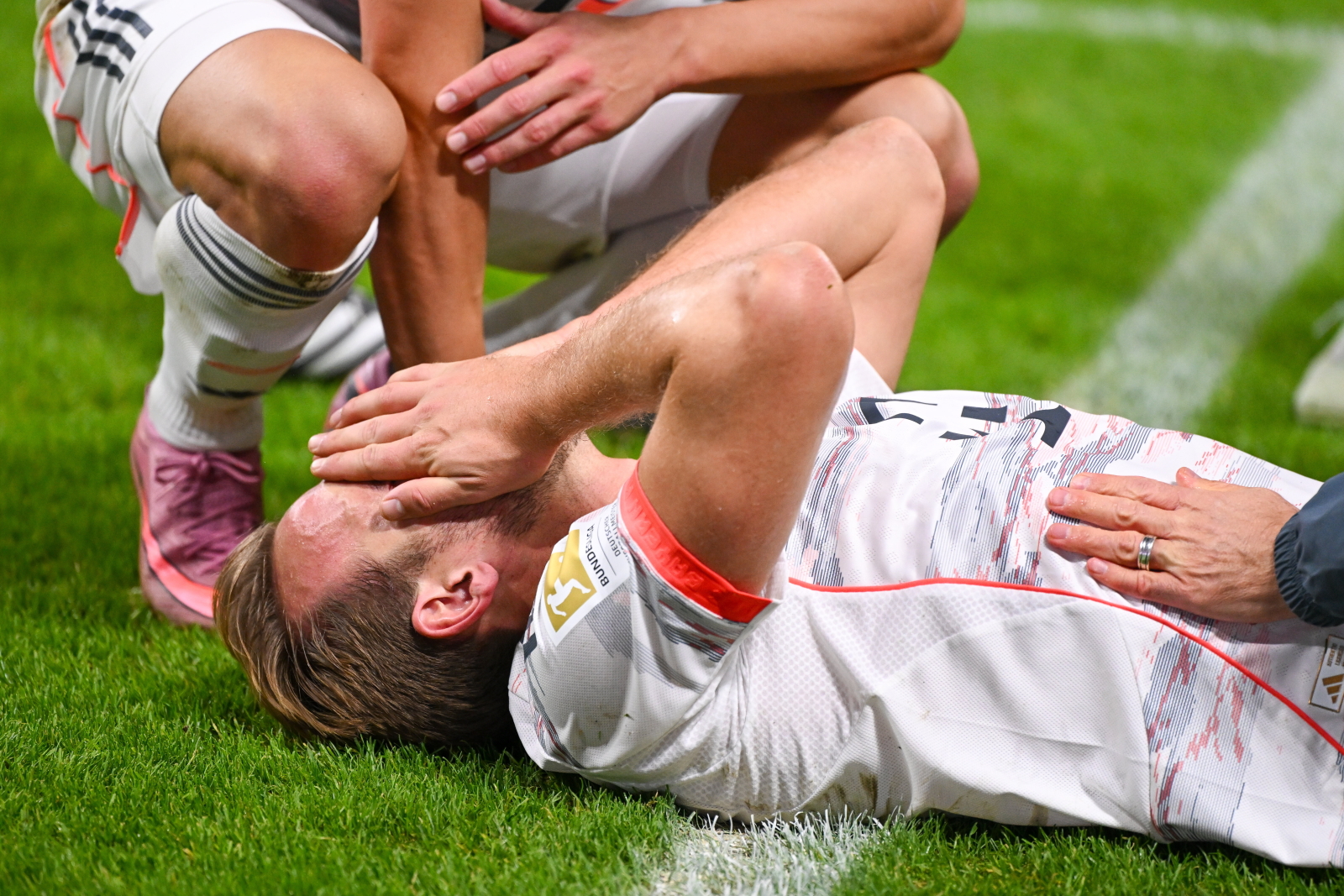 Kane zwijał się z bólu. Kibice Bayernu zamarli