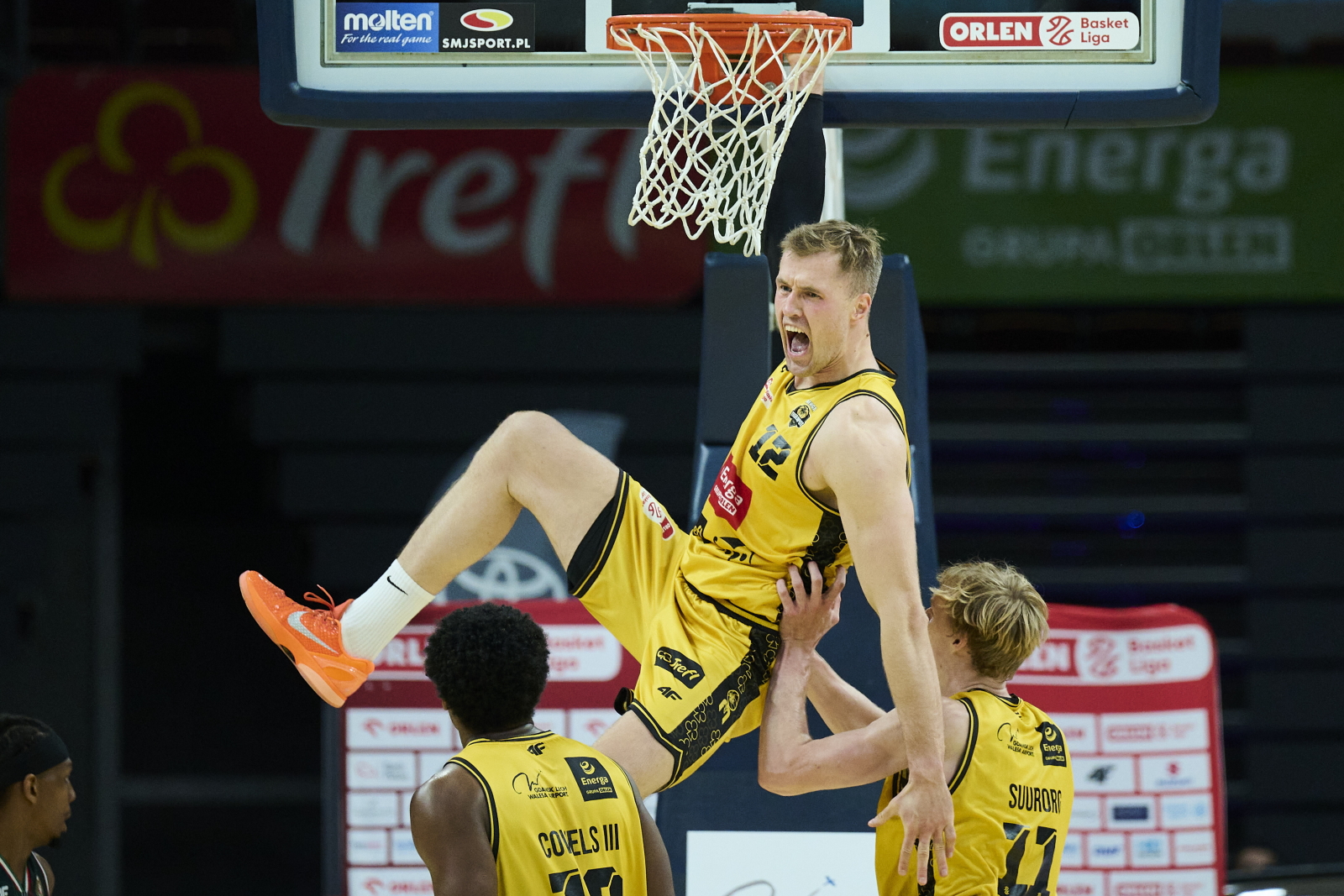 W Treflu kluczowi Polacy. Szalał też Curry