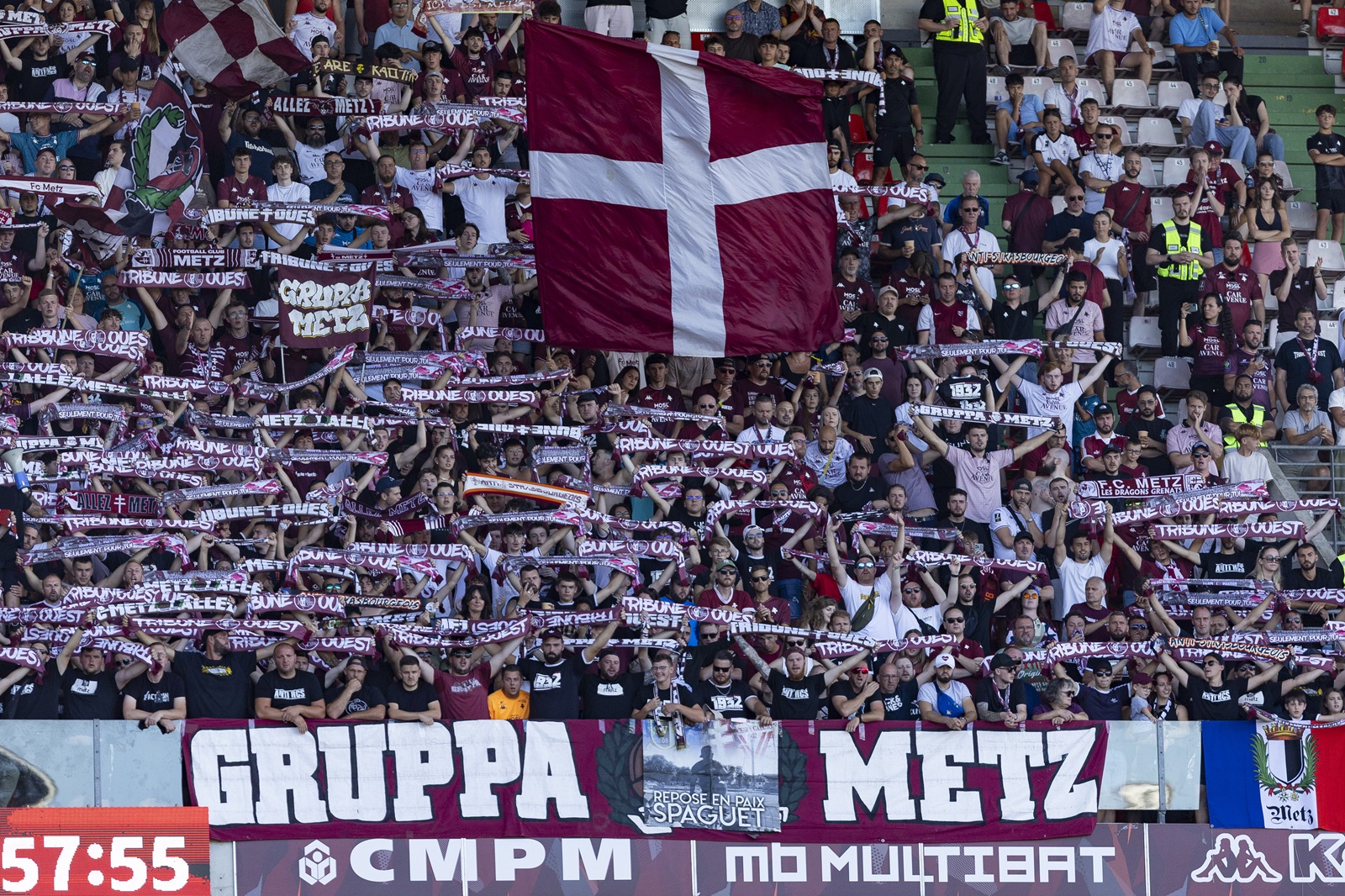 Zamieszki we Francji. Sędzia przerwał mecz