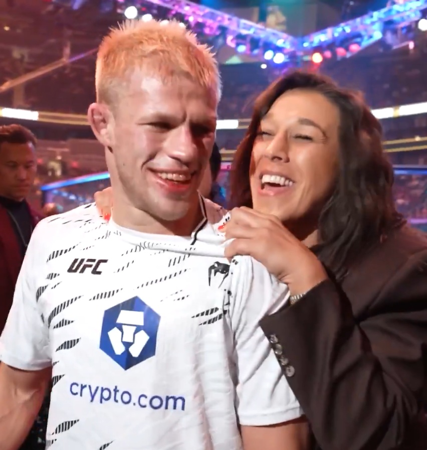 Wpadł w objęcia Jędrzejczyk! Wyjątkowe sceny po wygranej Wikłacza