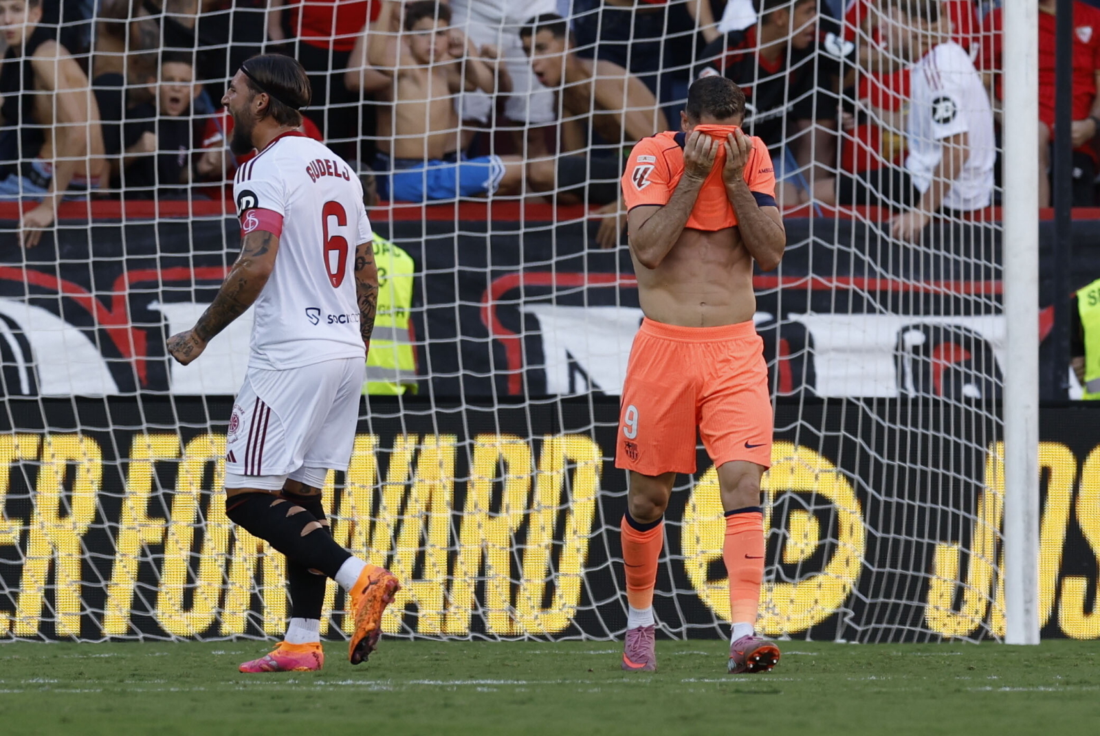 Miazga Barcelony. "Lewy", coś ty narobił?! [OPINIA]