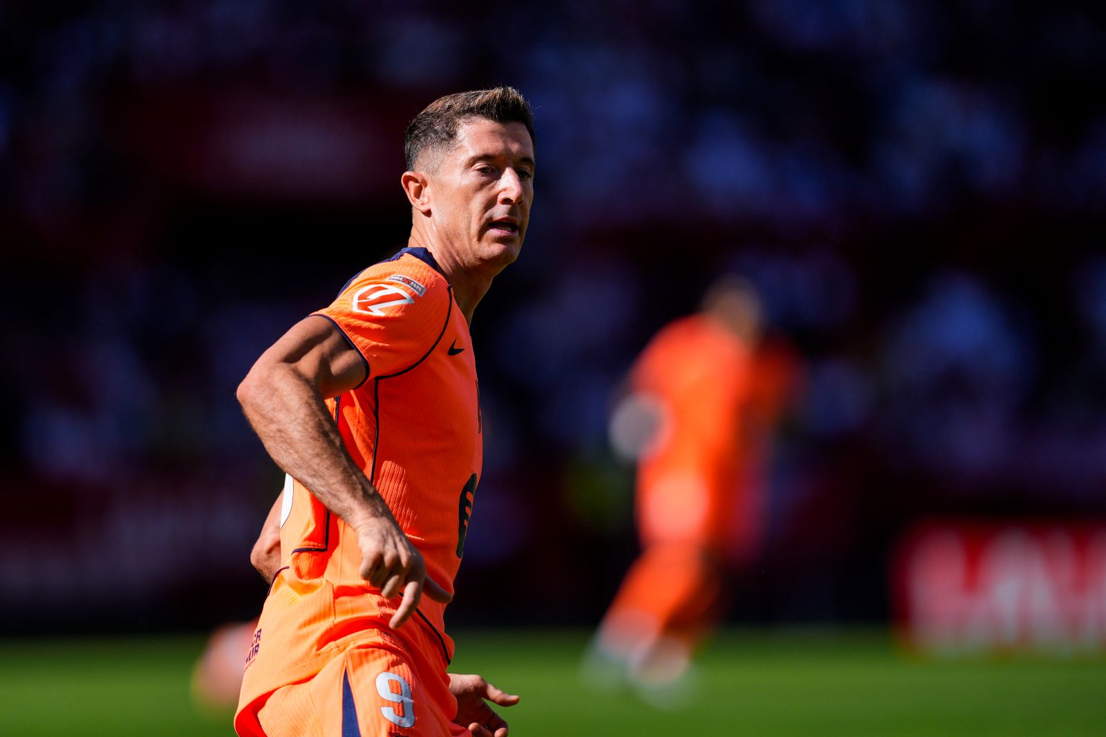 Robert Lewandowski usiądzie na ławce? Nowy napastnik w drużynie Hansiego Flicka