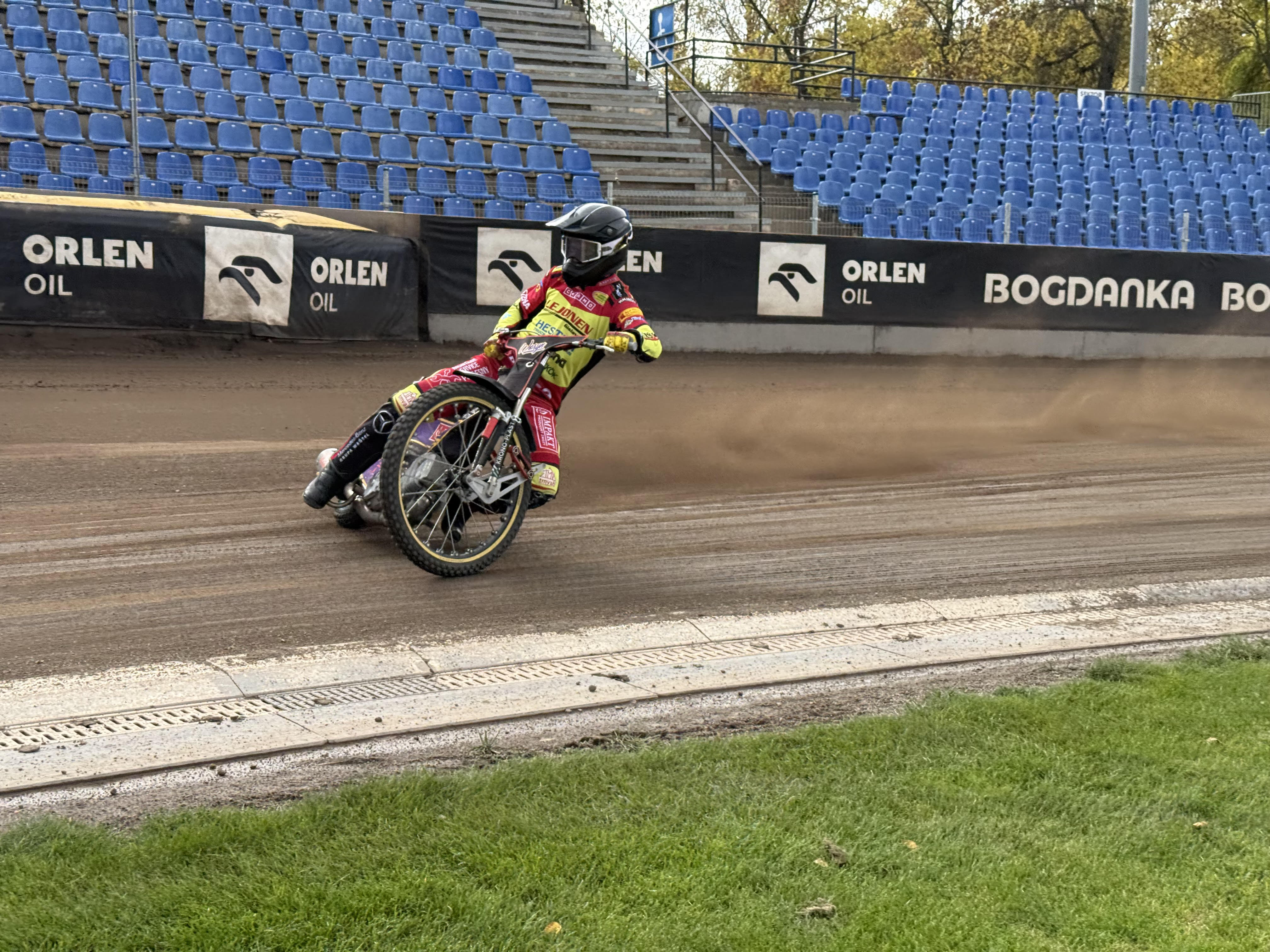 Żużel. Kolejny kontrakt Kacpra Woryny. "Może pokonać każdego zawodnika na świecie"