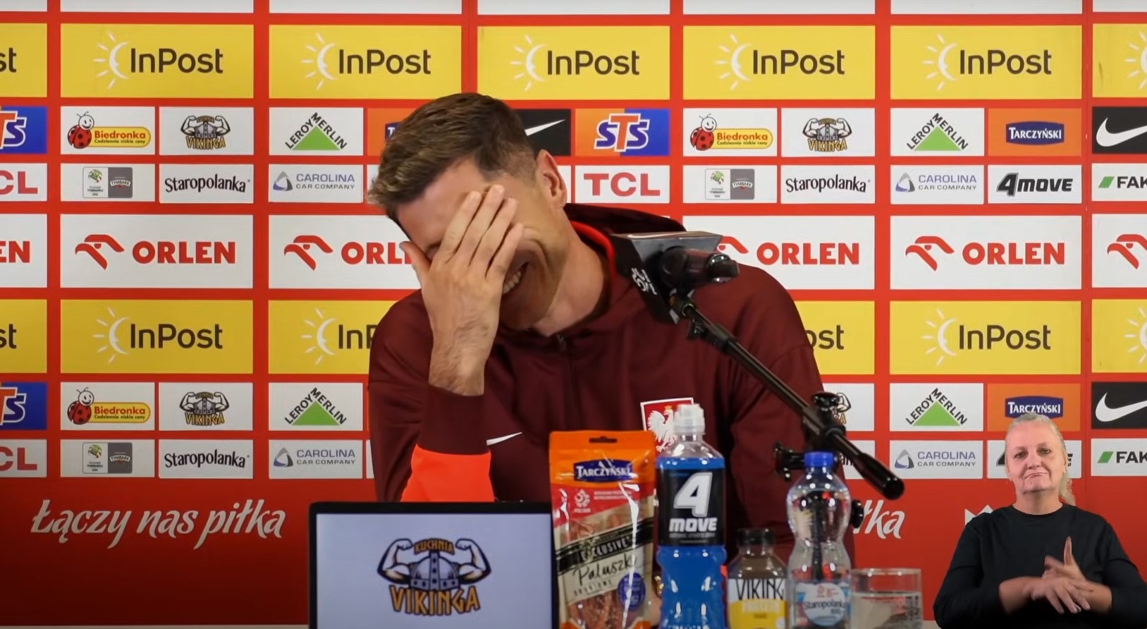 Kuriozalne pytanie na sam start konferencji. Lewandowski nie mógł powstrzymać śmiechu