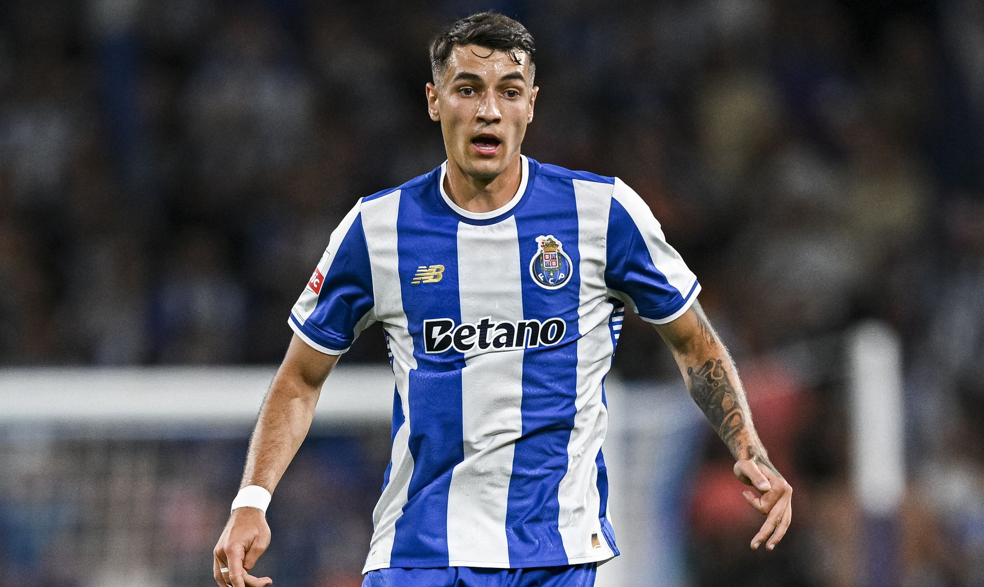 Przyznał się. Kiwior śpiewał przed całą drużyną polski hit