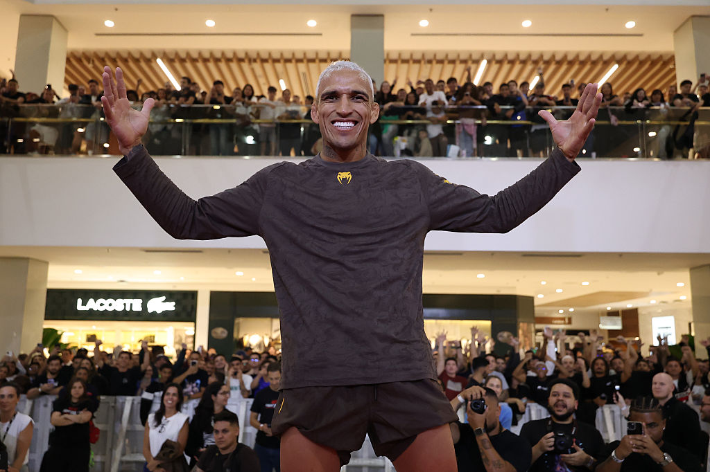 Pobił wiele rekordów w UFC. Teraz zmierzy się w oktagonie z Polakiem