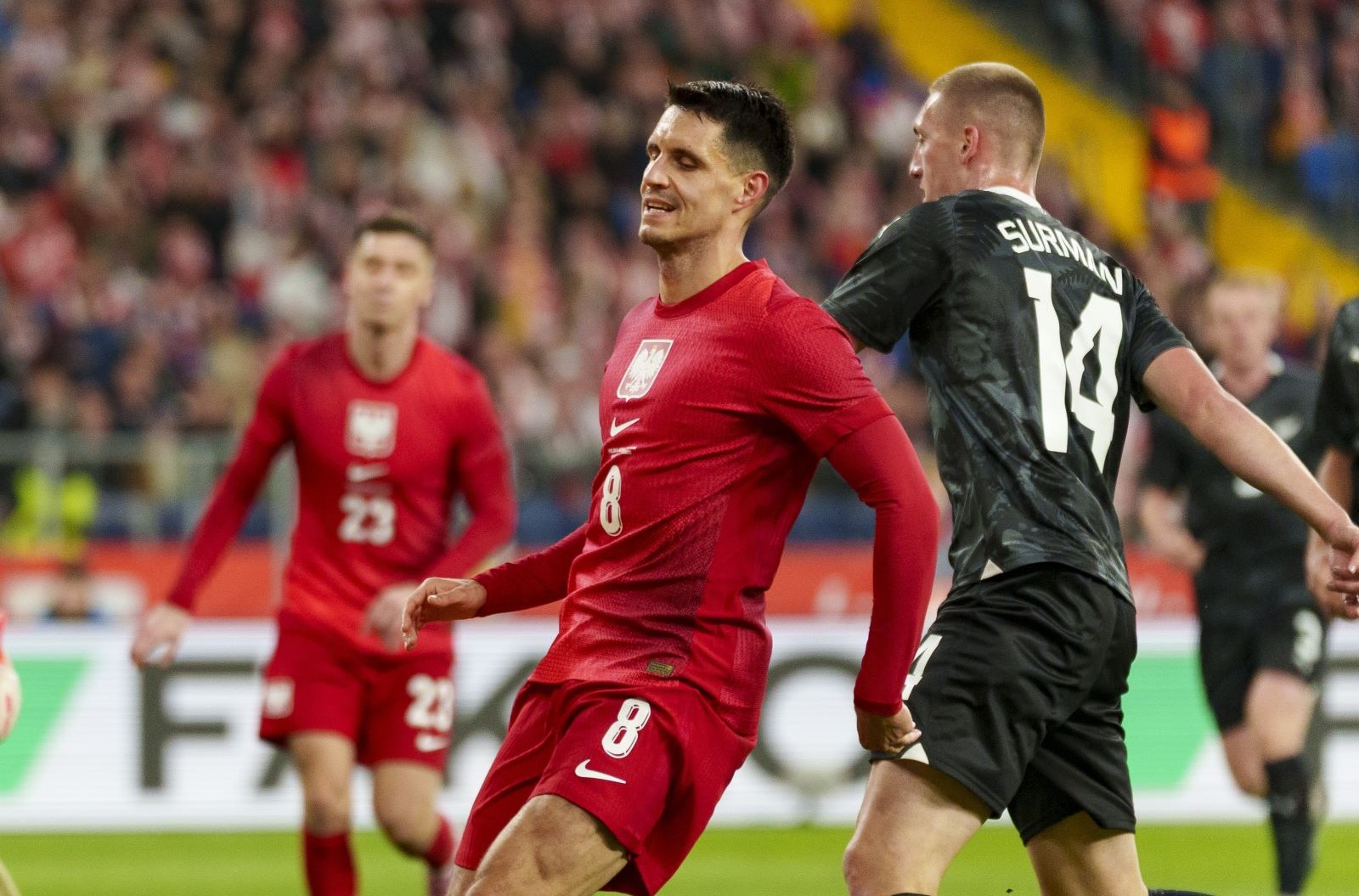 Po tym pytaniu kadrowicz się uśmiechnął. "Zawsze jest trochę szyderki"