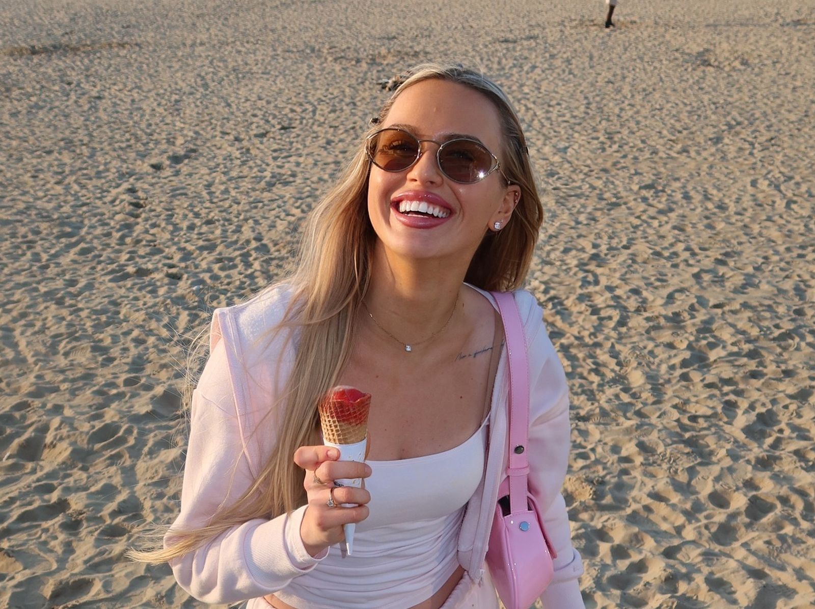 Czeka na narodziny dziecka. Jej partner błysnął w kadrze