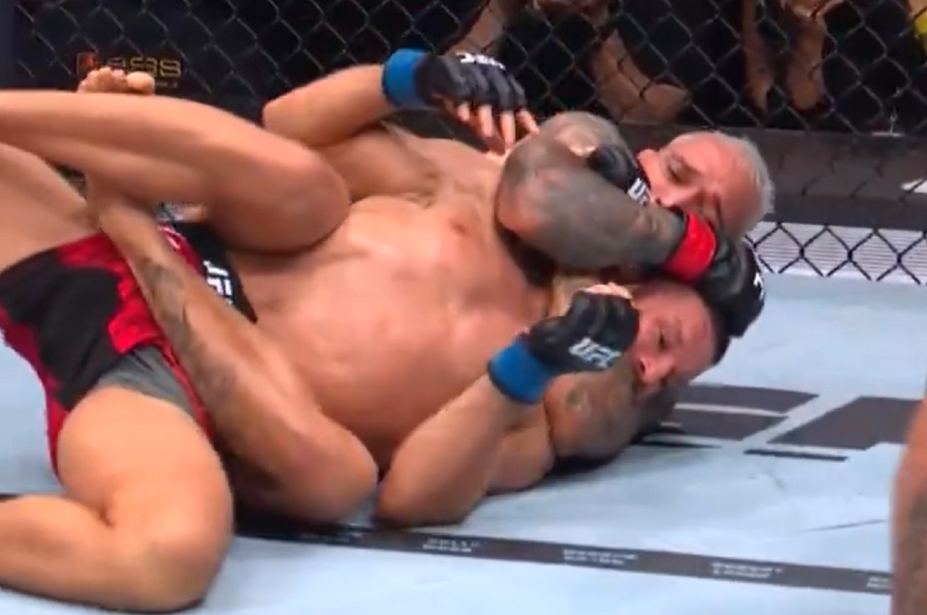 Z tego uścisku już nie uciekł. Tak Gamrot został "uduszony"