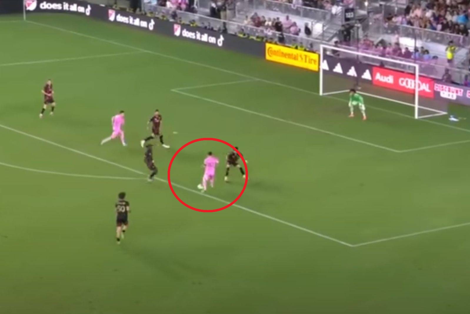 38 lat, a gra jak młody bóg. Kolejny koncert Messiego