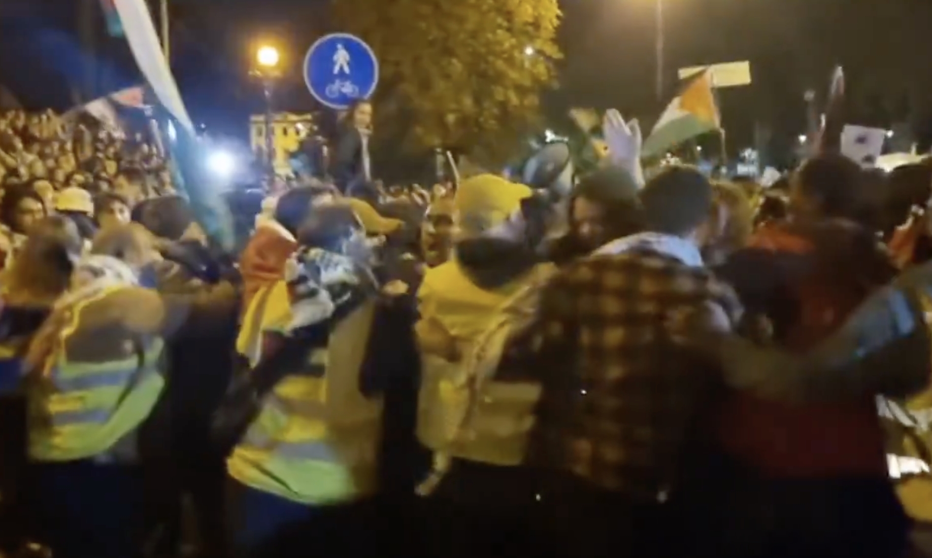 Przed meczem Izraela doszło do zamieszek. Policja użyła gazu i armatek wodnych