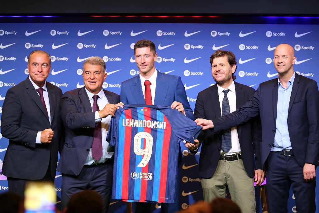 Ściągnął Lewandowskiego do Barcelony. Teraz ma nowy klub
