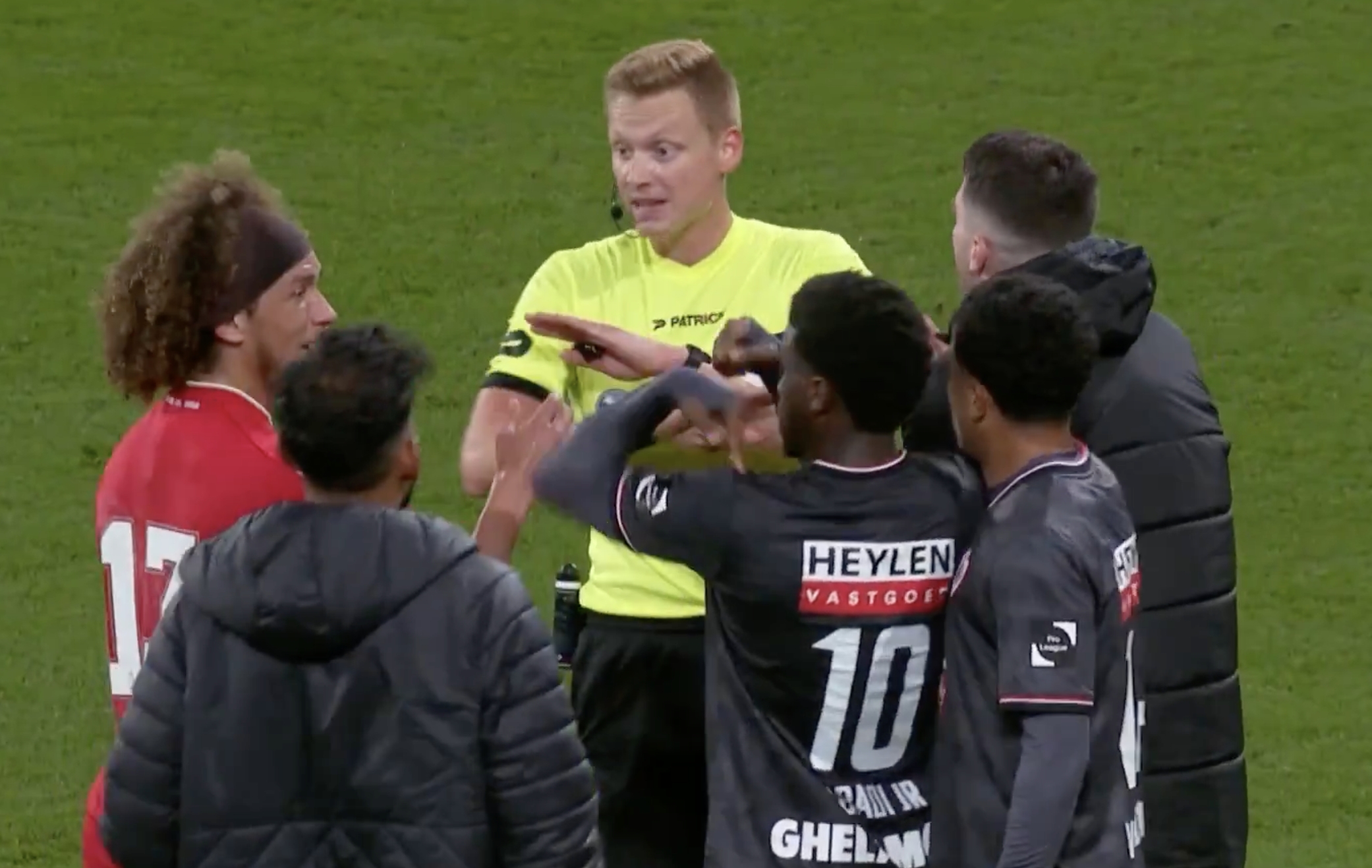 Tak potraktowali sędziego. Skandaliczne obrazki