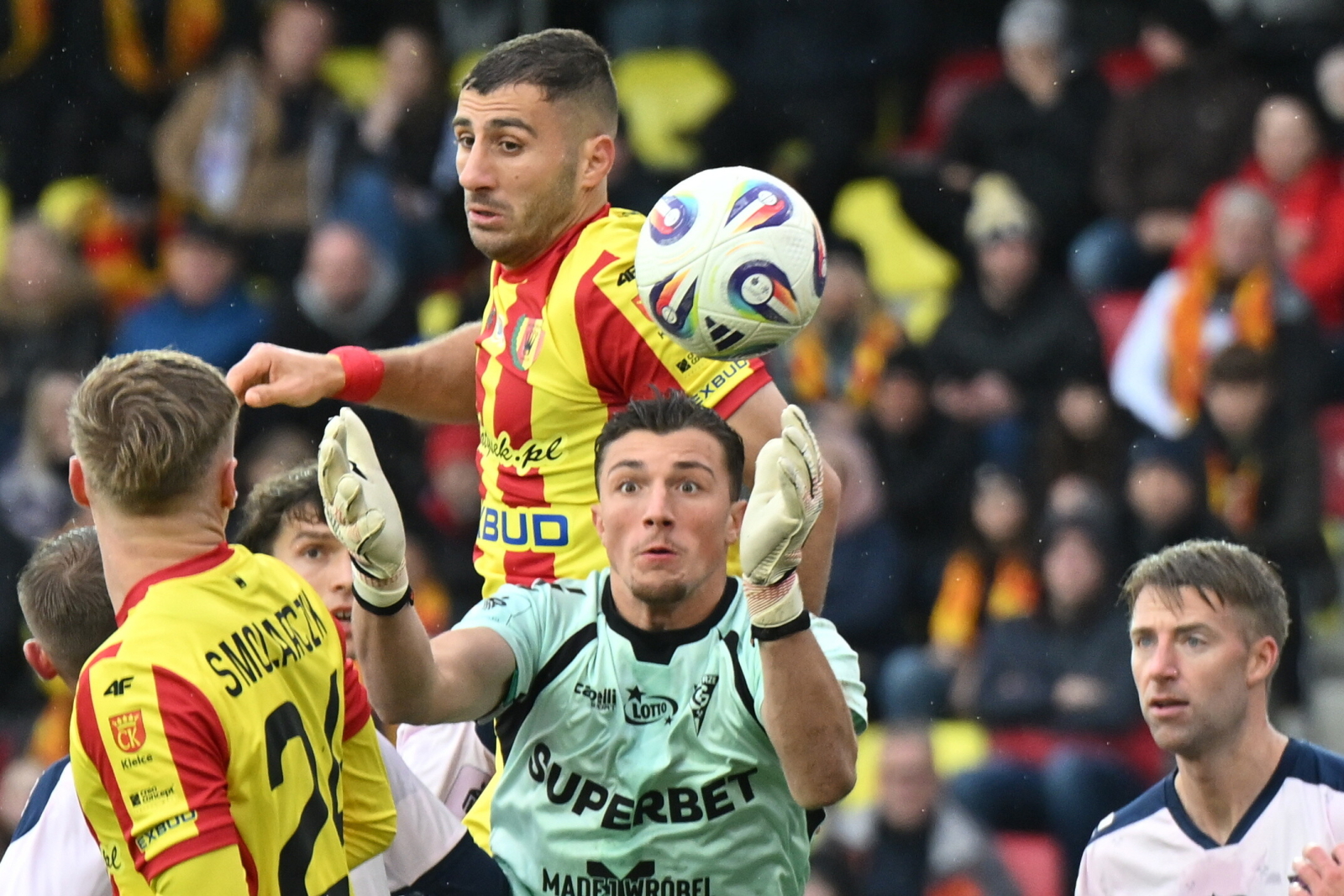 Lider uratował się w Kielcach!