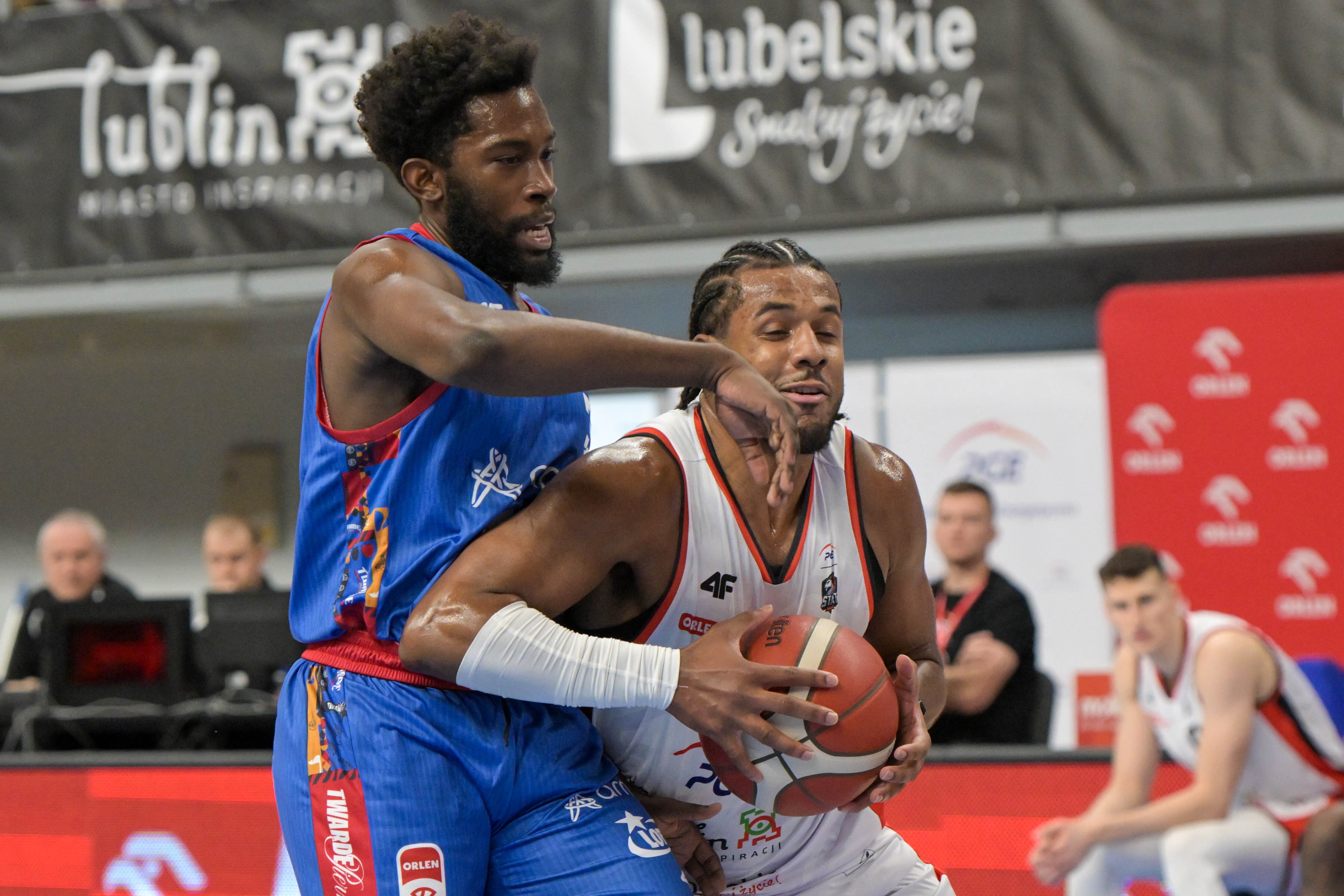 Rzut oka na Orlen Basket Ligę. Dogrywka w Lublinie, szalona pogoń w Wałbrzychu